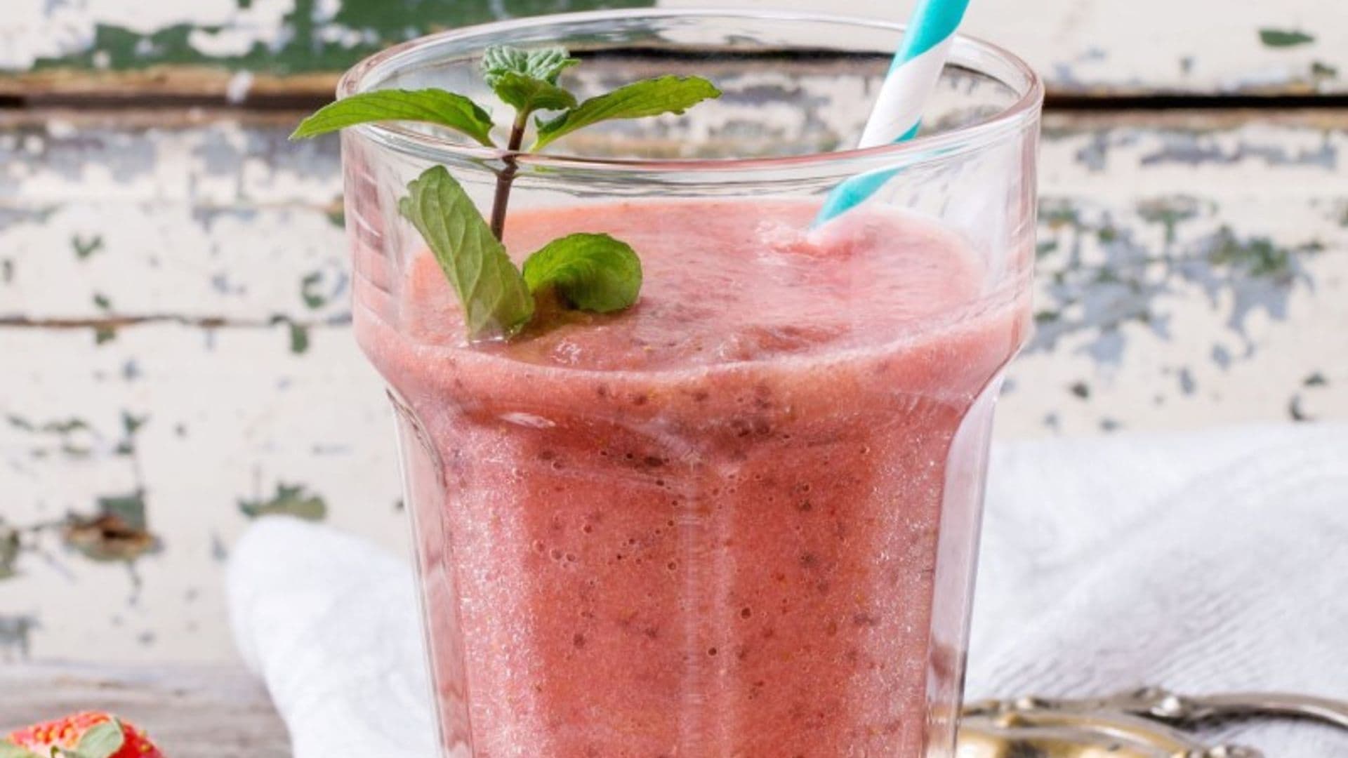 Batido de fresa, cereza, uva y yogur