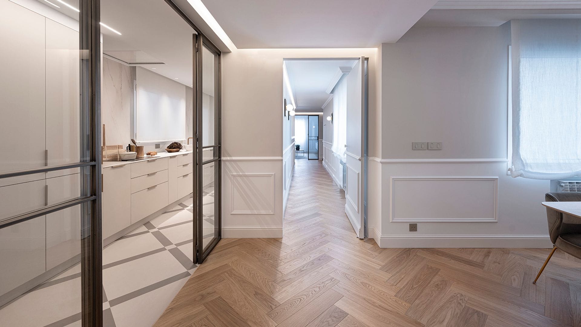 Paso del comedor a la cocina