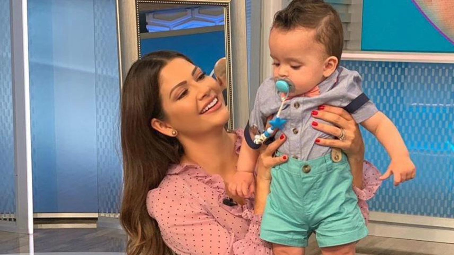 Ana Patricia Gámez es la mamá más feliz con los primeros pasos de su bebé