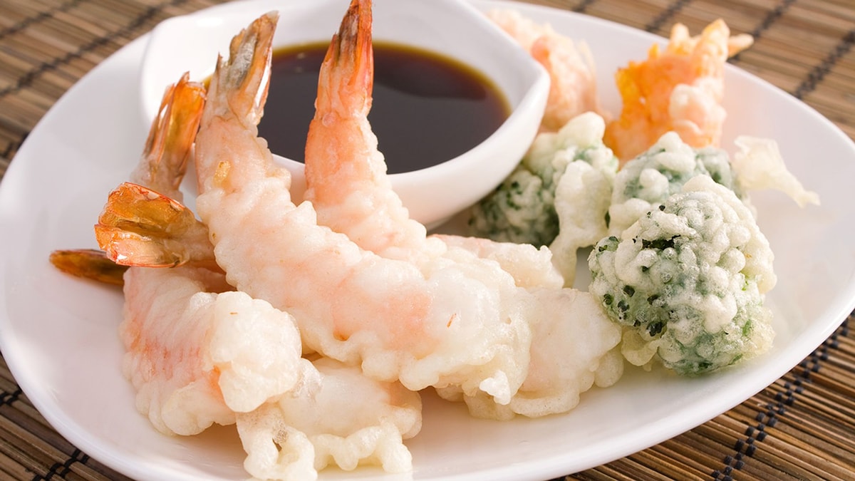 Tempura de gambas y vegetales con salsa 'Tentsuyu'