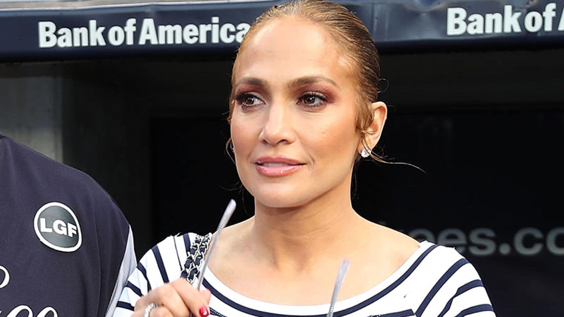 Jennifer Lopez, Bella Hadid y el bikini mágico que nos sienta bien a todas