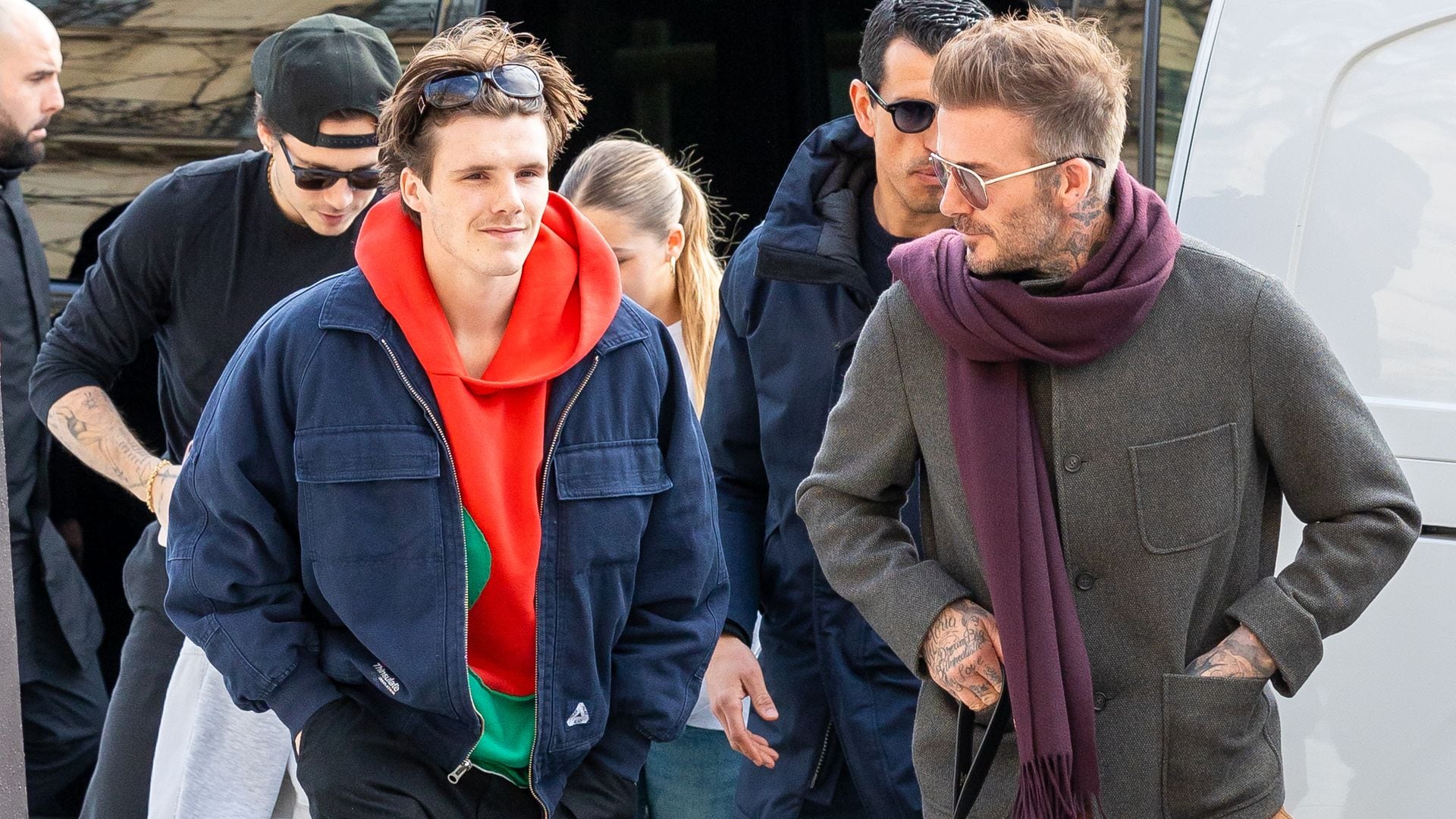 Cruz Beckham rinde homenaje a su padre David con un 'look' imperdible