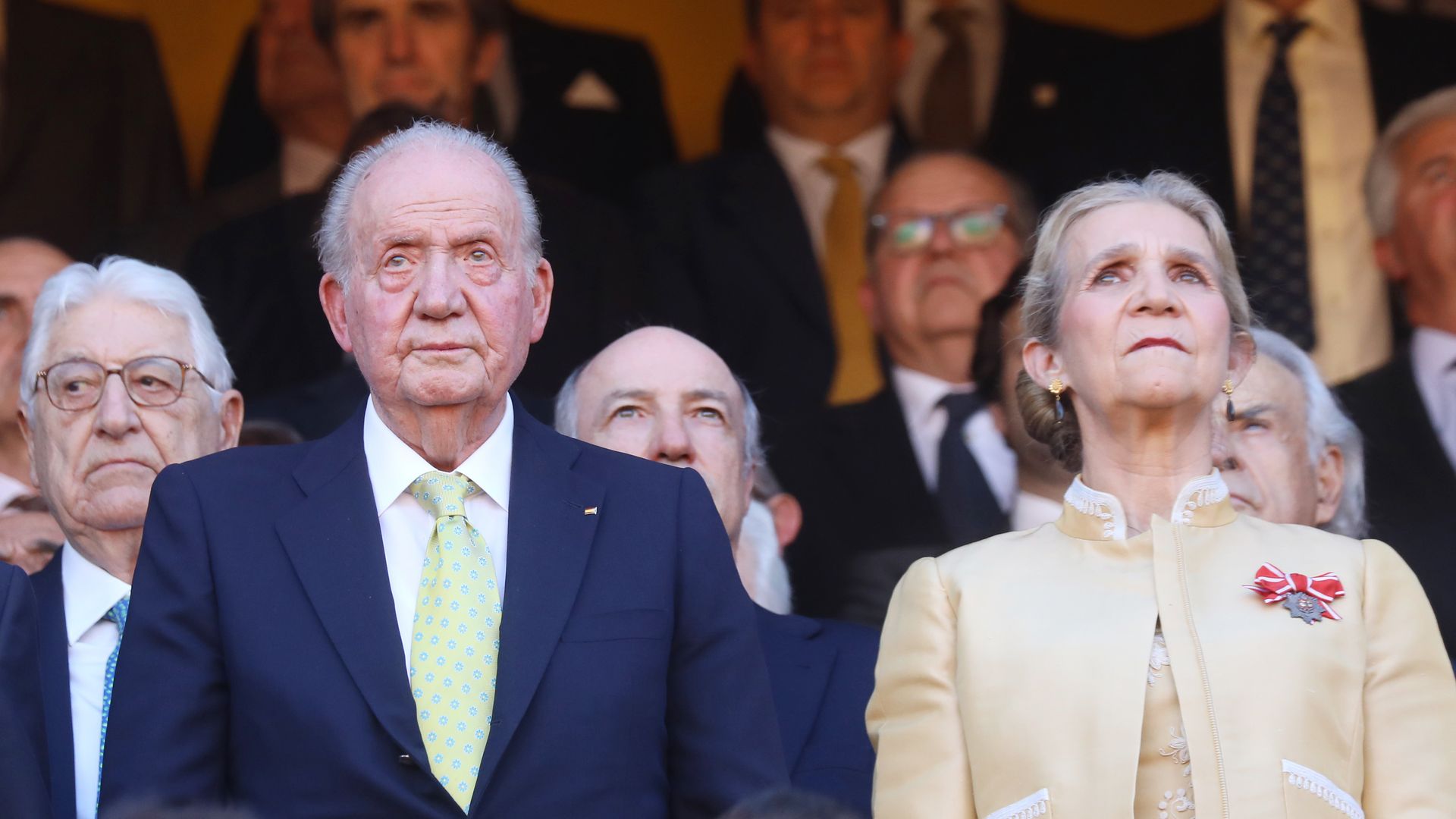 PRIMICIA. El rey Juan Carlos abandona España tras su aclamado paso por Sevilla y revela que volverá "prontísimo"