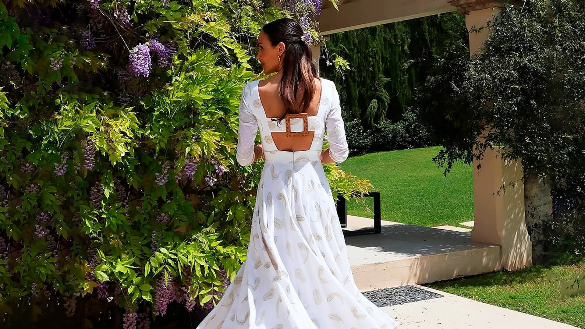 5 looks de invitadas españolas en colores claros que son perfectos para bautizos y comuniones