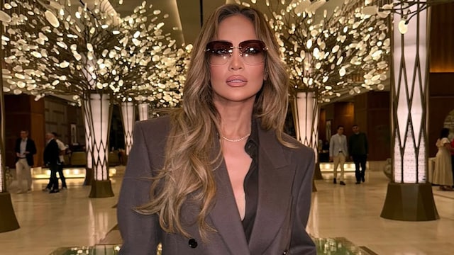 Jennifer Lopez power suit