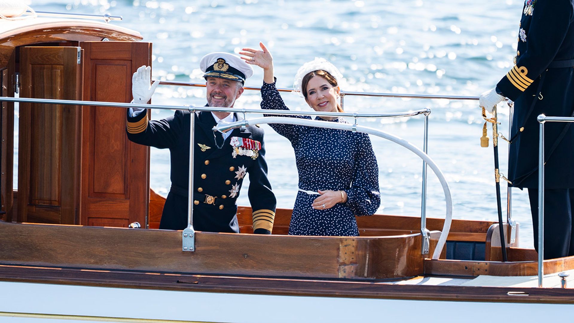 Los reyes Federico y Mary de Dinamarca emprenden su primer viaje ...