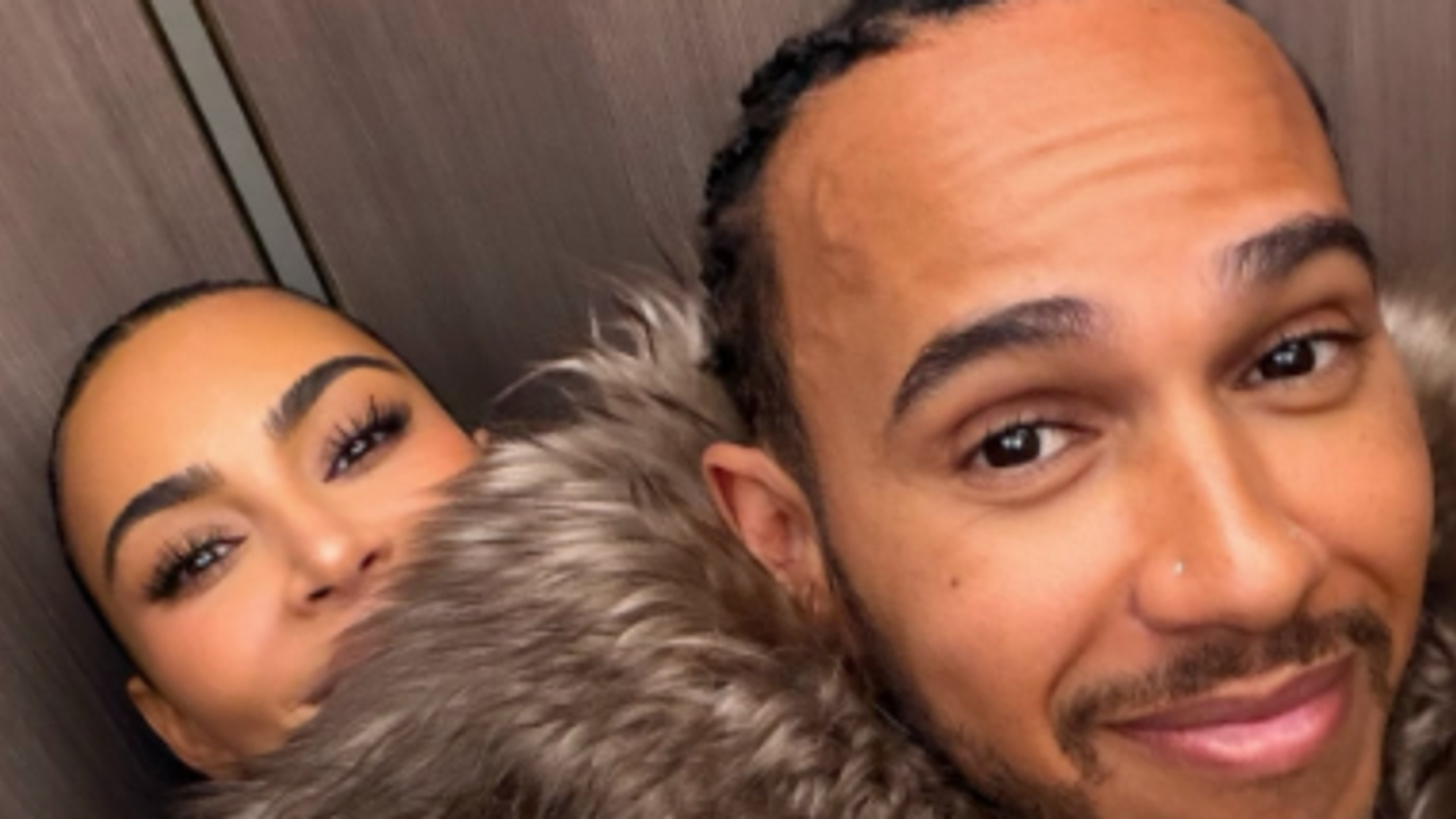 Kim Kardashian junto a Lewis Hamilton
