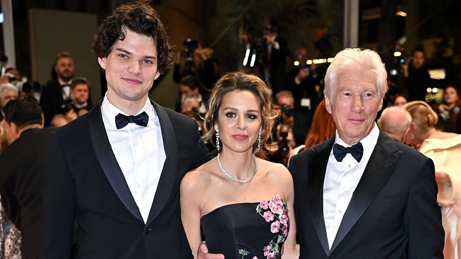 Alejandra Gere abre el álbum familiar con sus hijos para felicitar a Richard Gere