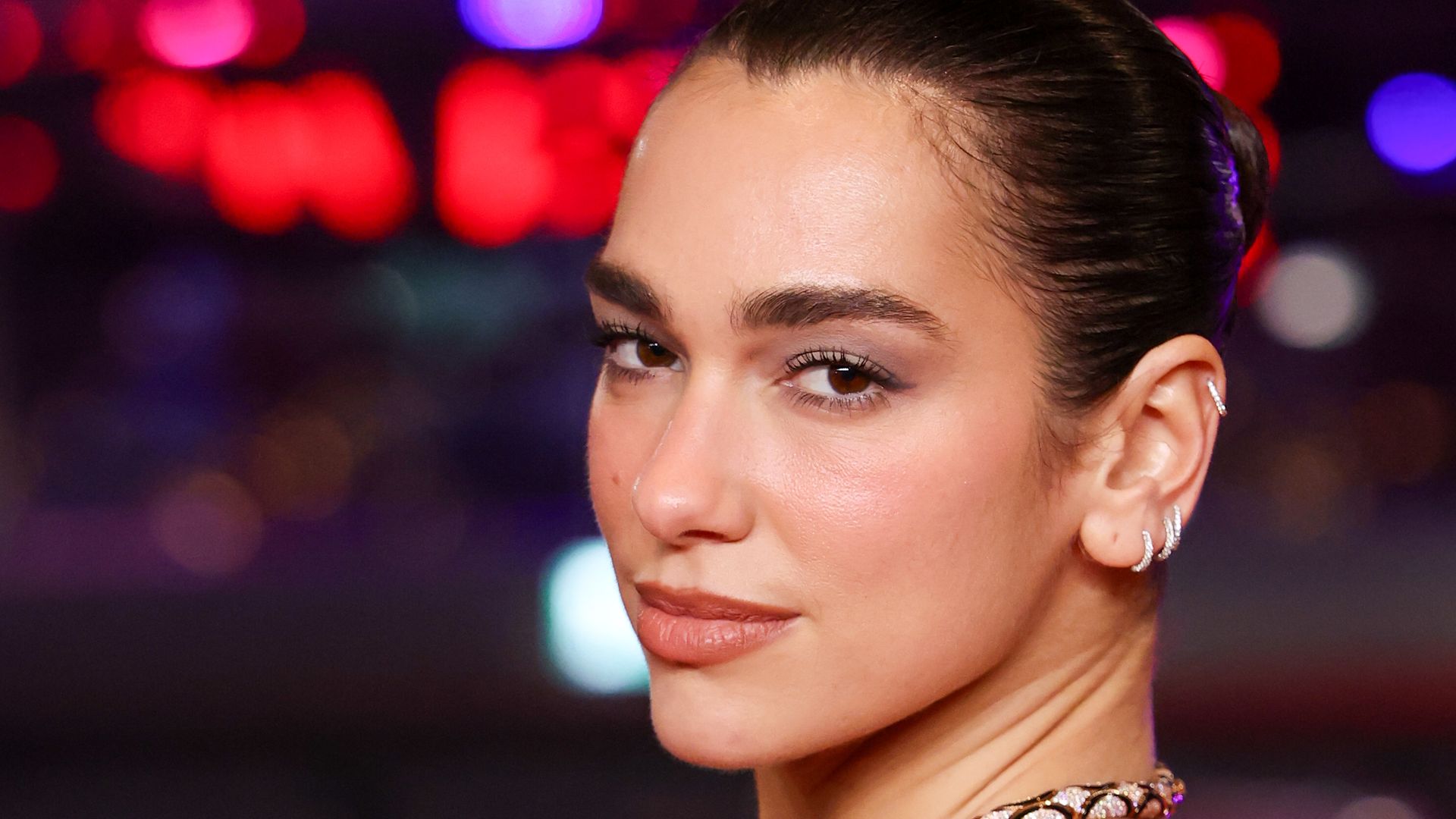 Llegan los coloretes terracota, la tendencia de maquillaje cálido que broncea sin tomar el sol