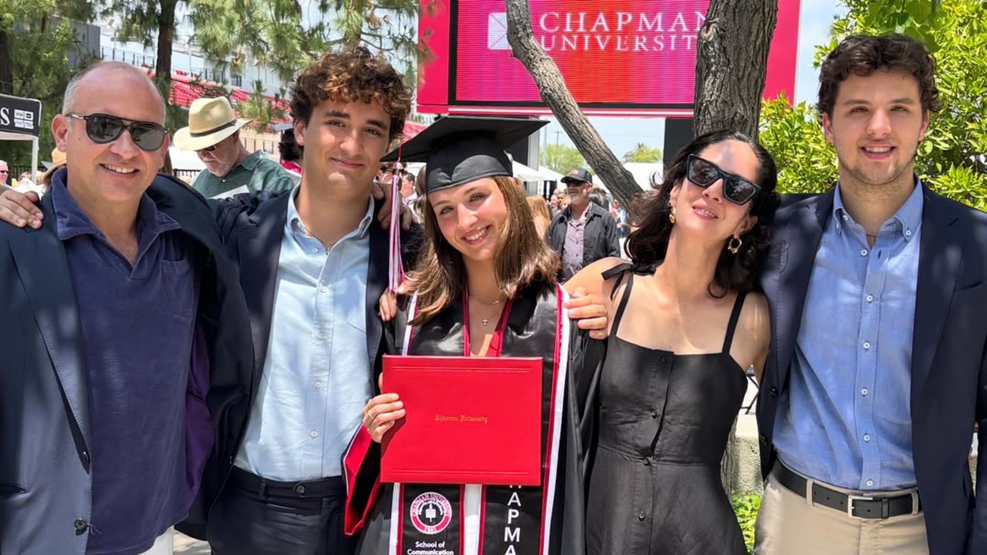 Carolina, la nieta de Carolina Herrera, se gradúa