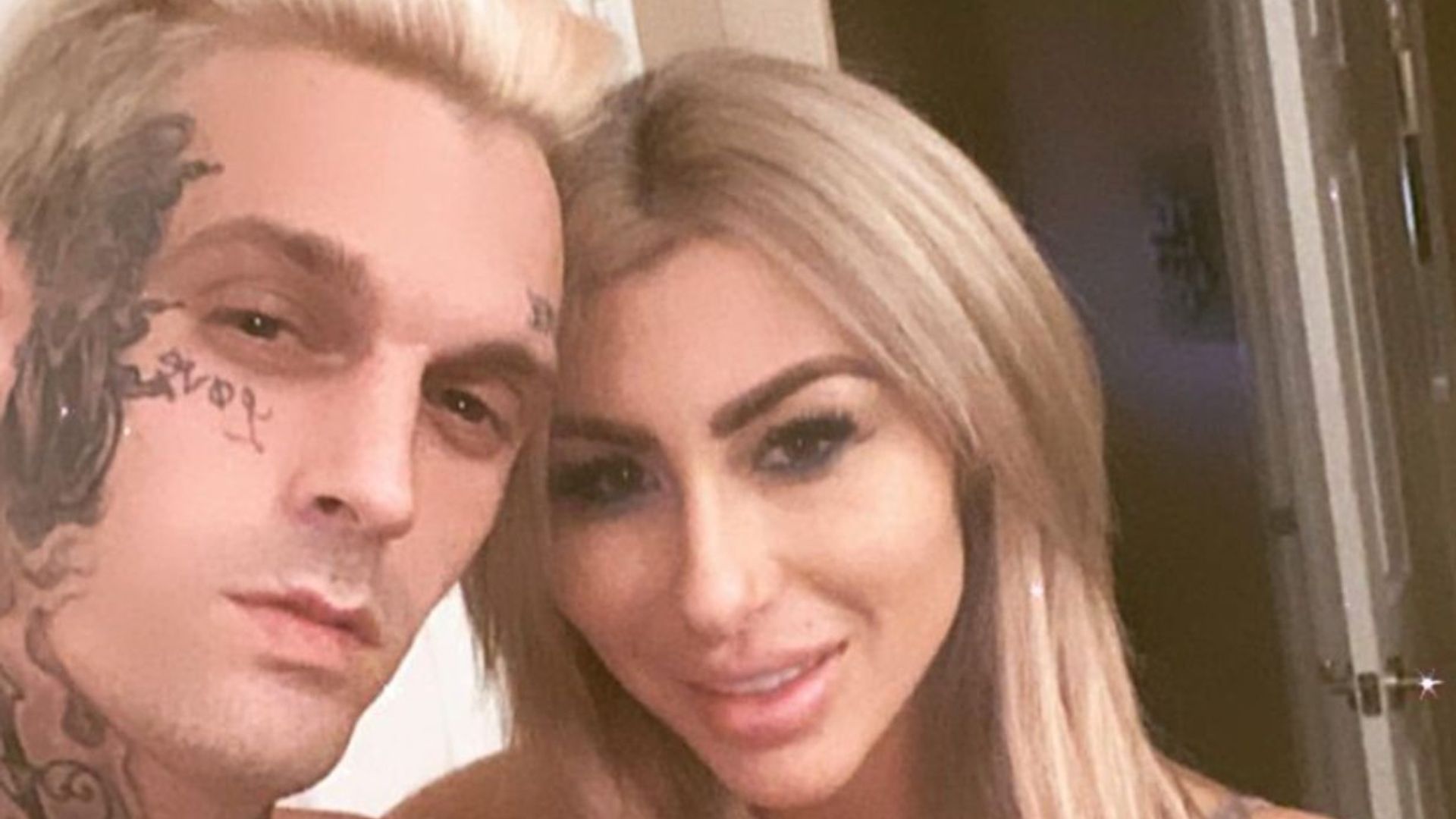 Melanie Martin, ex de Aaron Carter, recupera la custodia de su hijo tras el fallecimiento del cantante