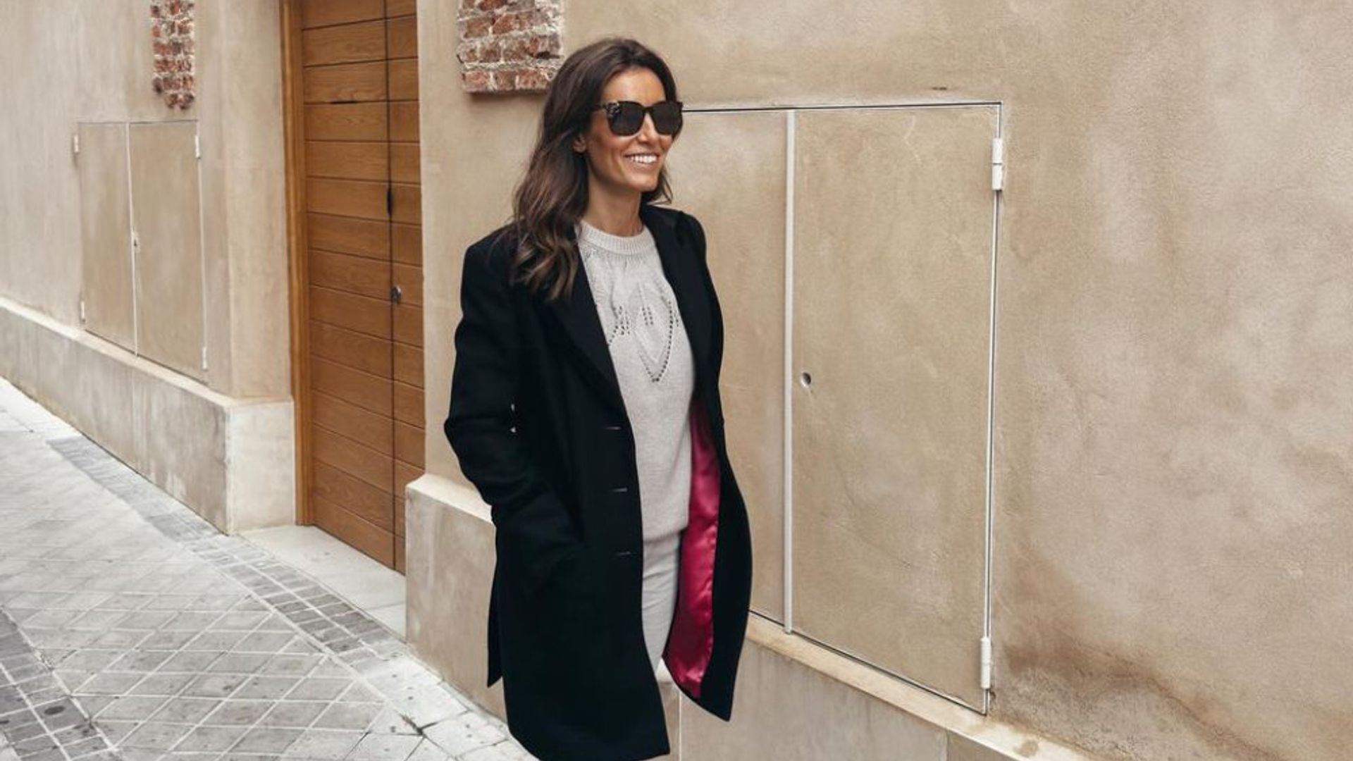 El look cómodo de Ana Boyer en Madrid con las zapatillas 'made in Spain' que hacen parecer más alta
