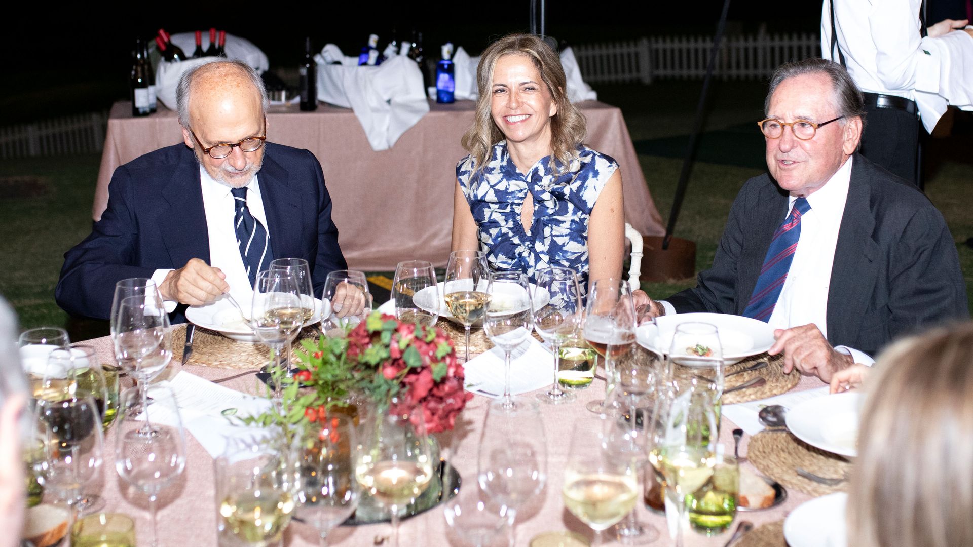Óscar Fanjul, ex consejero delegado de Repsol, junto a Verónica Corrales