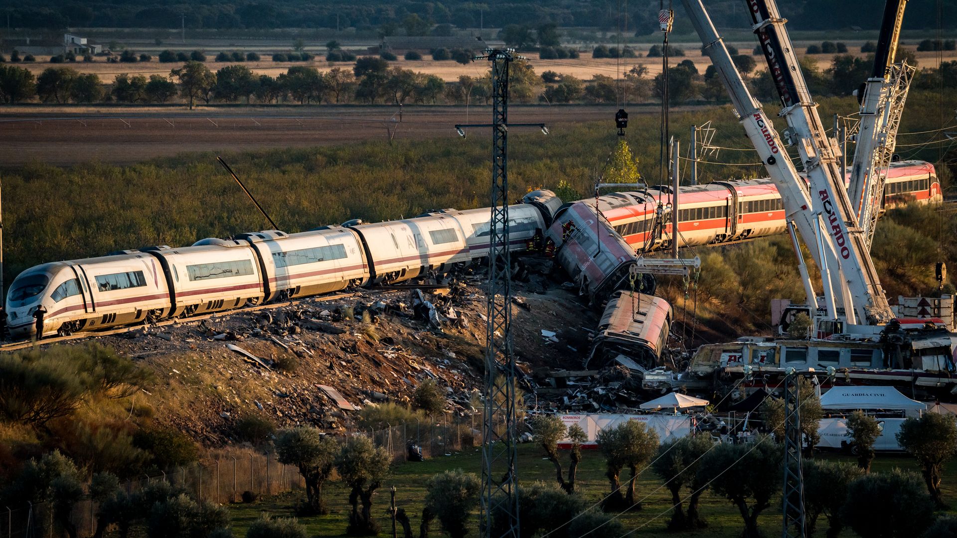 La tragedia ferroviaria de Urda (Toledo) ha dejado al menos 69 fallecidos y más de 180 heridos, convirtiéndose en uno de los accidentes de tren más graves de la historia reciente de España
