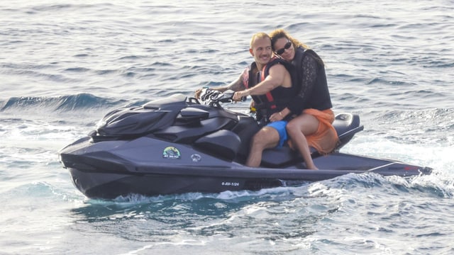 Karol G y su novio Feid fueron vistos disfrutando de una escapada romántica en Formentera. 