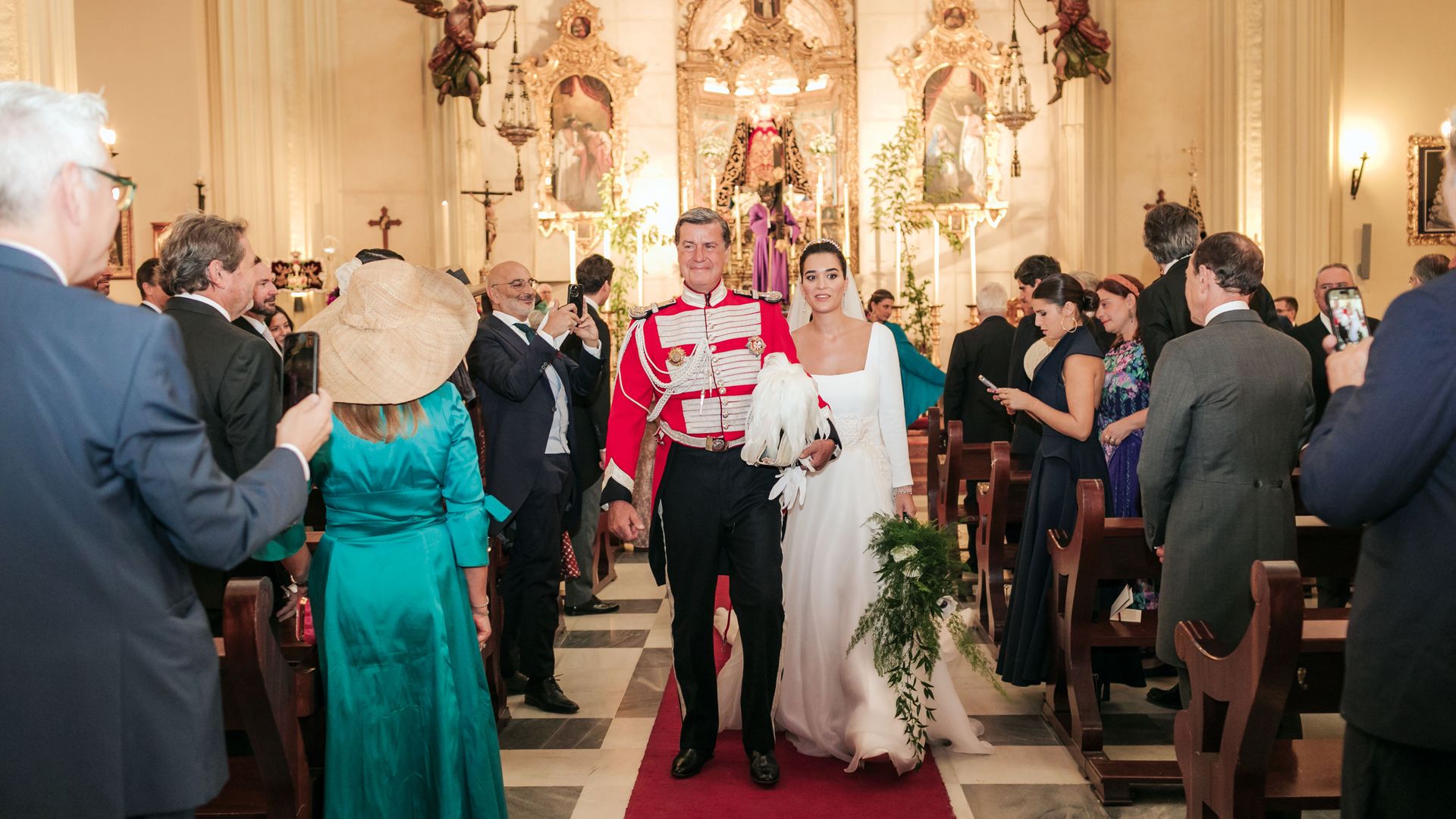 Comunicado urgente de ¡HOLA! sobre la boda de Cayetano Martínez de Irujo