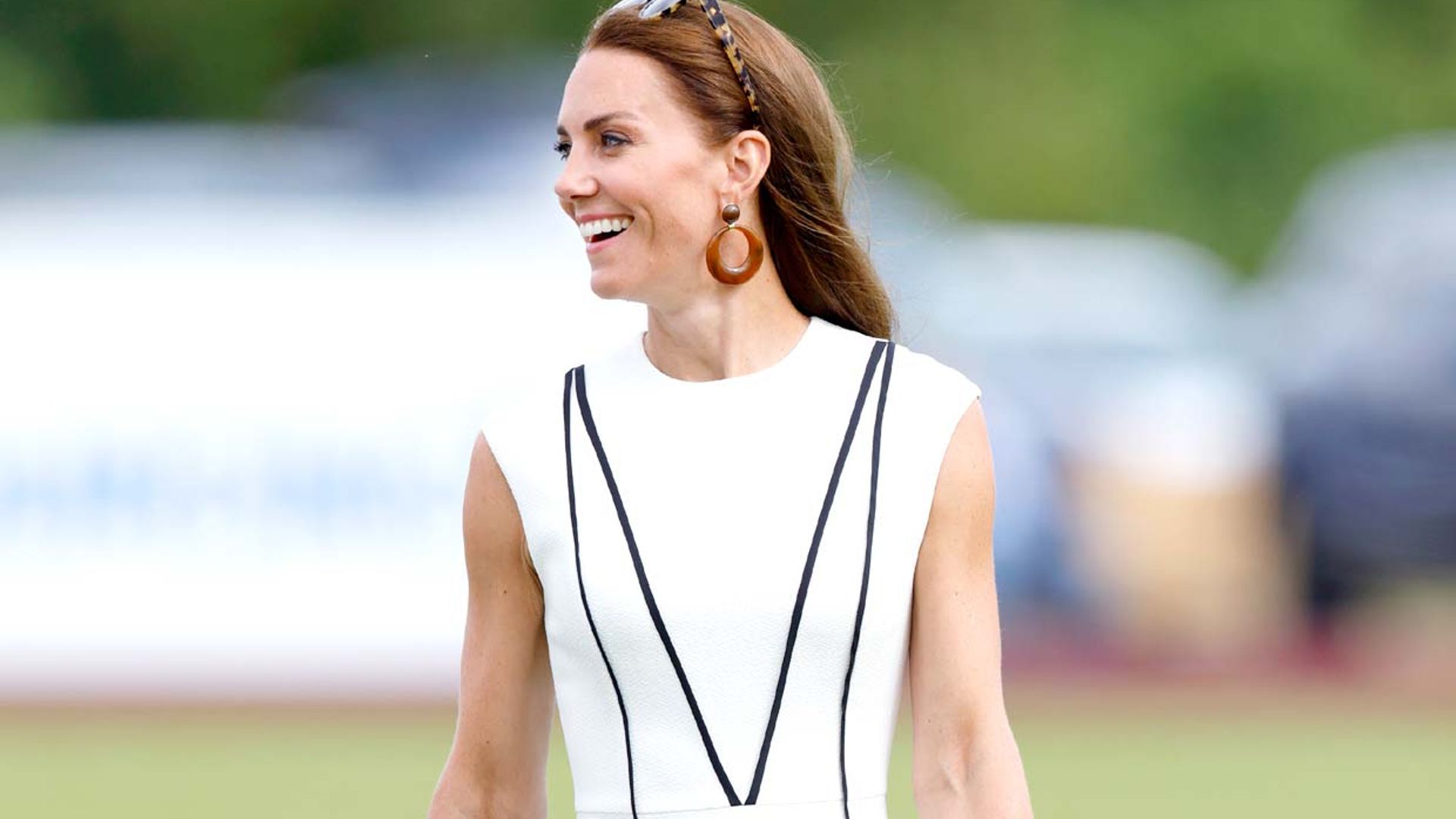 En su look más cómodo, Kate estrena los pendientes de 50 euros que ya tiene otra 'royal'