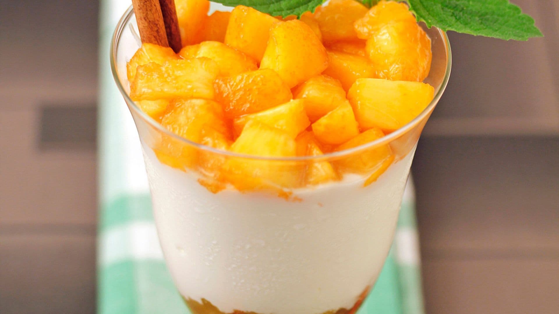 Melocotón con 'mousse' de yogur