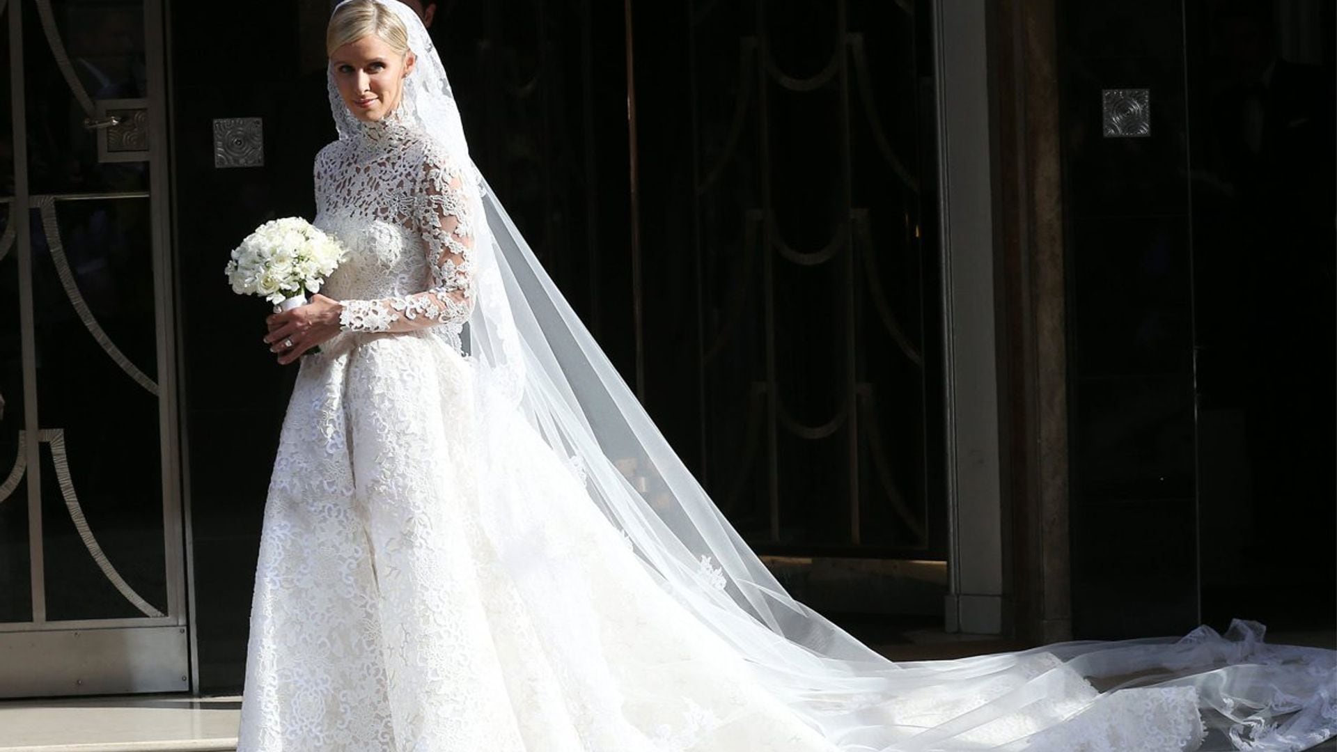 Vestida de Valentino, entre príncipes y en el jardín de una reina: así fue la lujosa boda de Nicky Hilton con James Rothschild