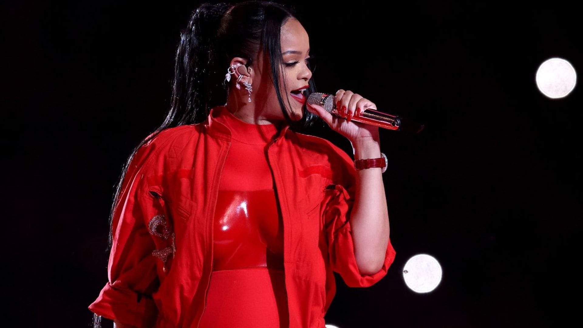 ¡Bebé en camino! El equipo de Rihanna ha confirmado el embarazo de la cantante tras el Super Bowl