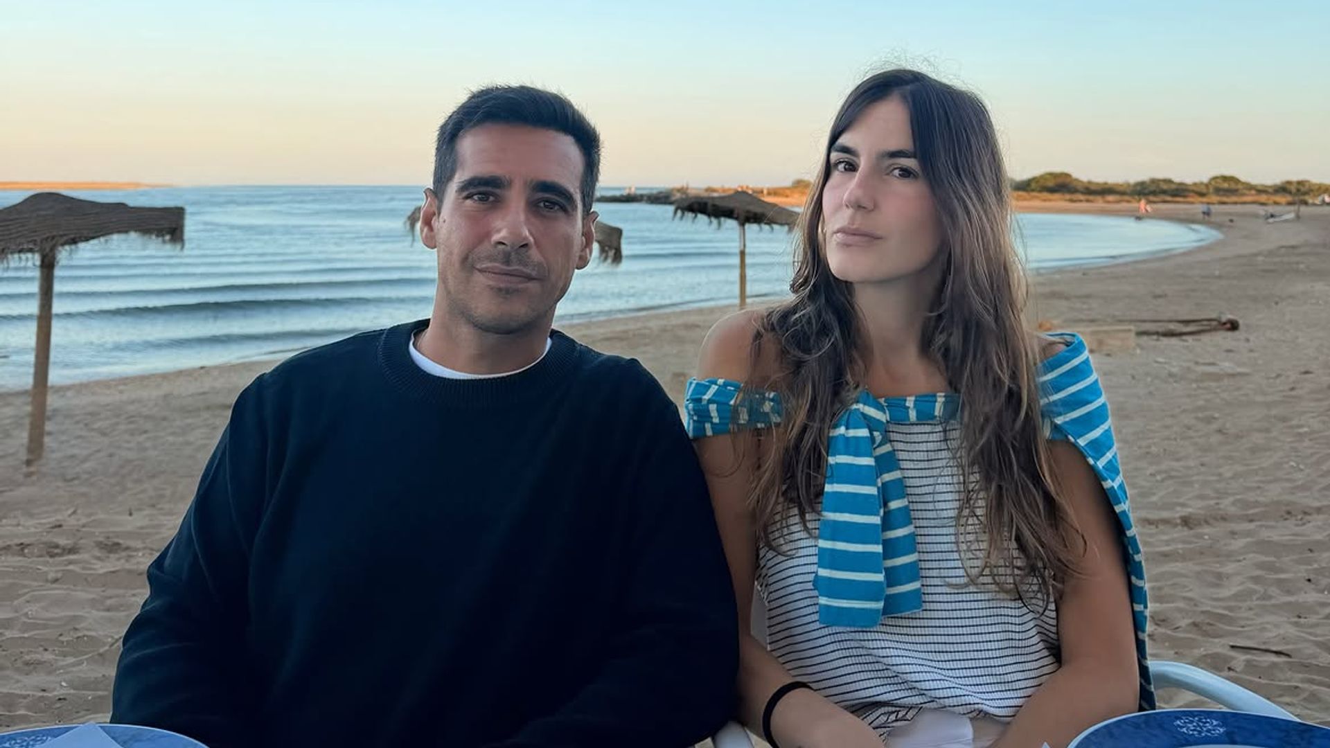 Las fotos del primer verano de Alberto Herrera y Blanca Llandres como padres: playa, juegos y momentos inolvidables junto a Marcos, de 5 meses
