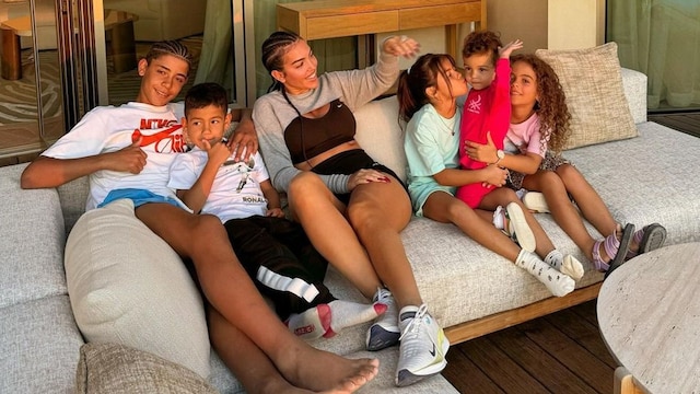 Georgina Rodríguez con sus hijos