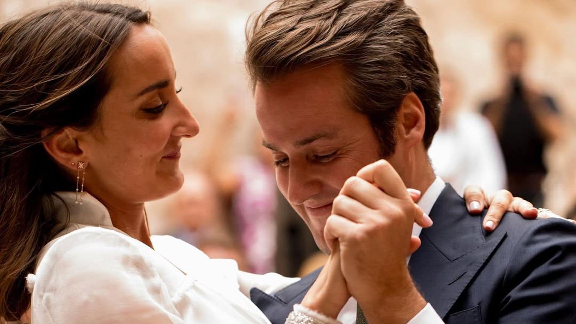 La historia de amor de Lucía Pombo y Álvaro López Huerta: del día que se conocieron a su original pedida de mano