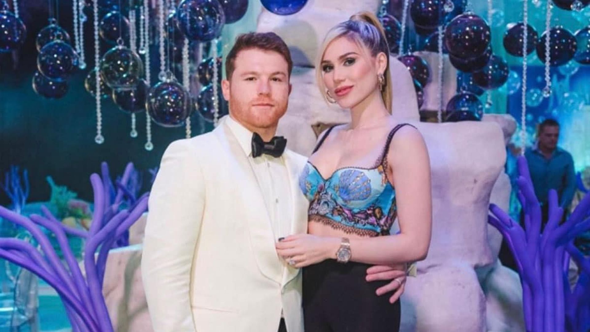 Como estrellas de Hollywood, El Canelo y su esposa hacen su debut en la meca del cine