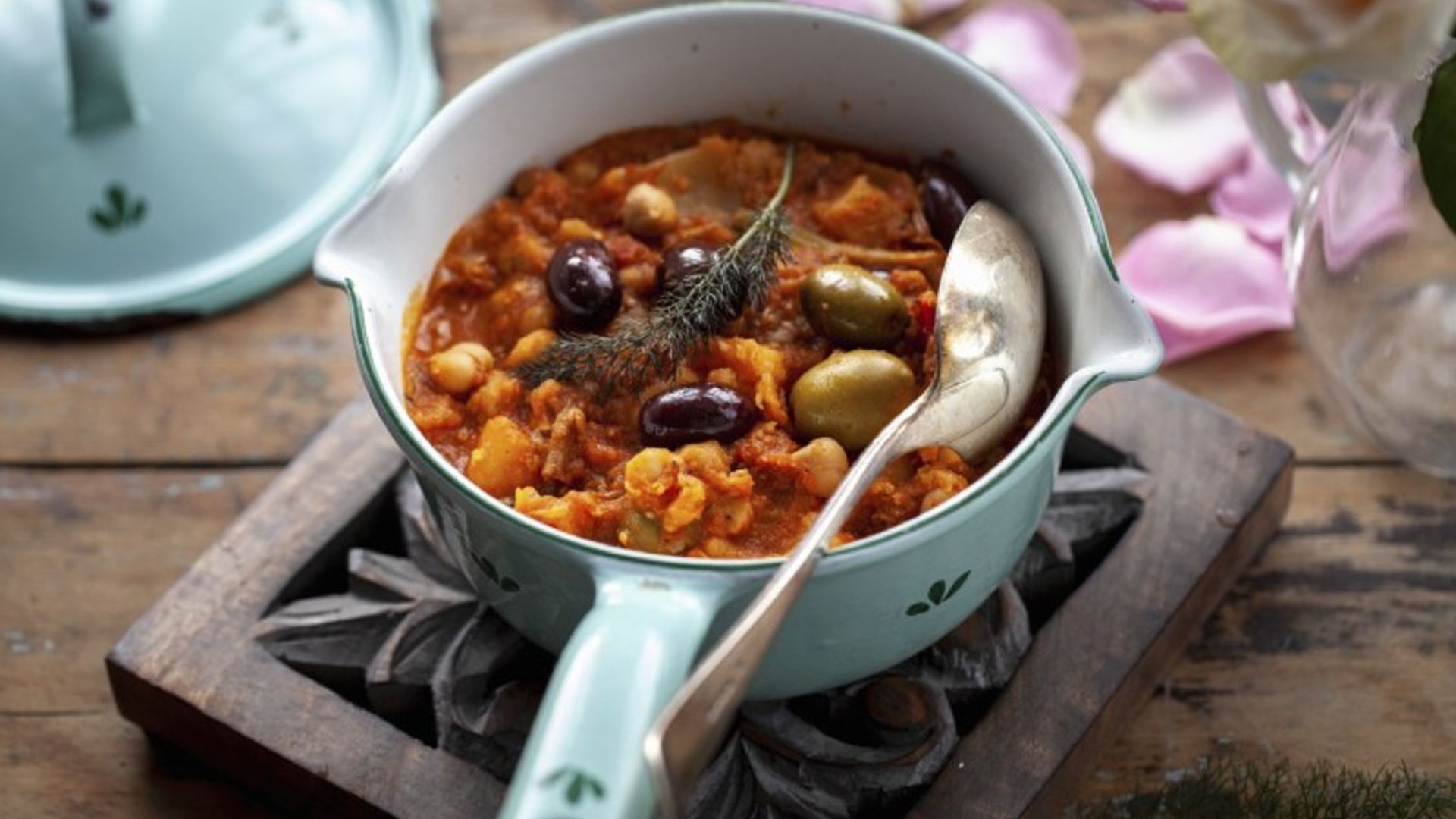 Potaje de garbanzos con hinojo y aceitunas de kalamata