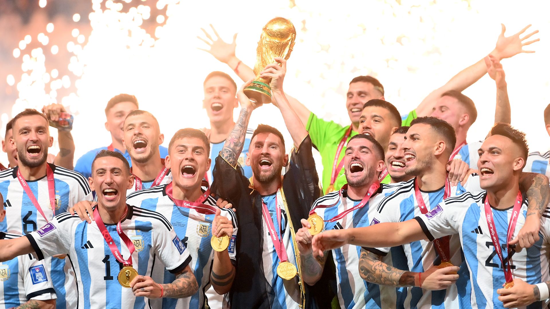 Lionel Messi y la selección argentina celebran el triunfo de la Copa del Mundo en Qatar 2022