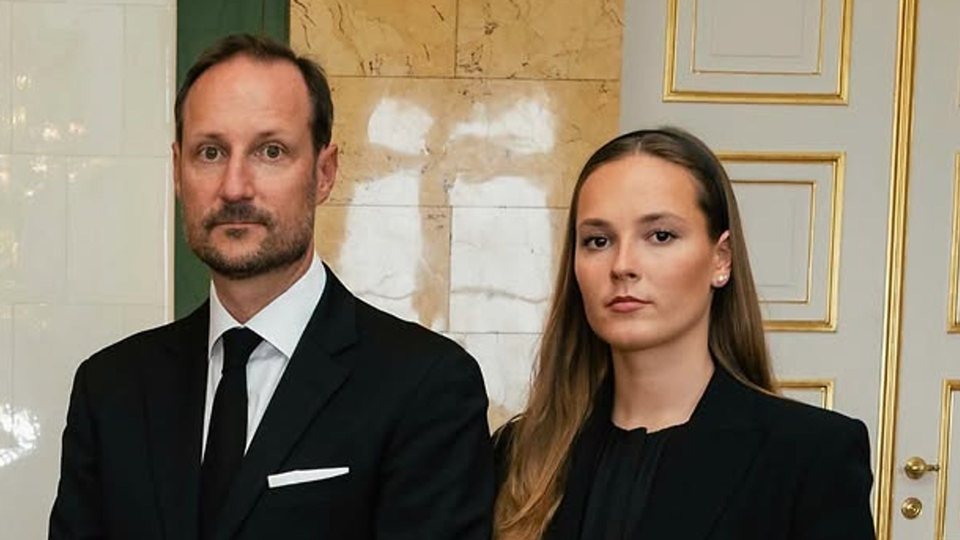 El rey Haakon, junto a la princesa Amalia, ha recibido en el Palacio Real de Oslo a representantes del gobierno noruego