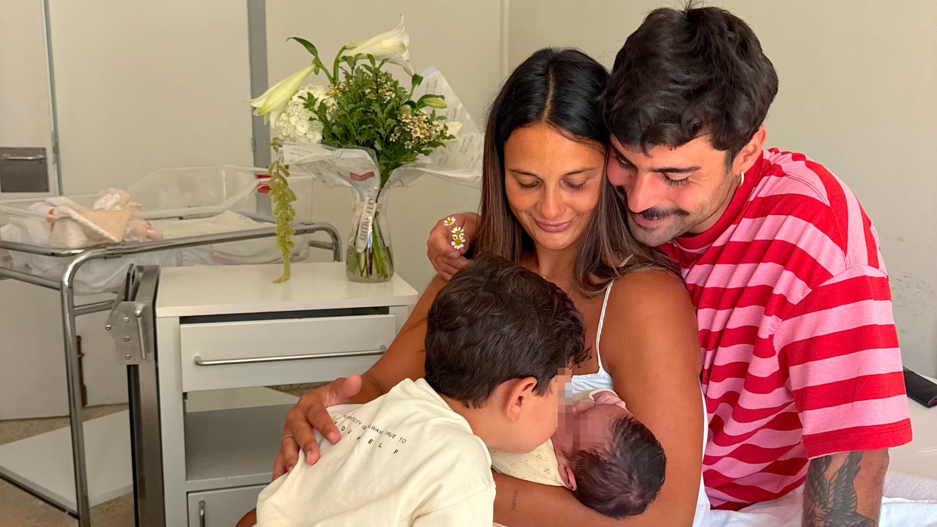 Lara Tronti y Hugo Pérez, de 'La Isla de las Tentaciones', dan la bienvenida a su segunda hija y desvelan su nombre: "Nuestro pequeño secreto"