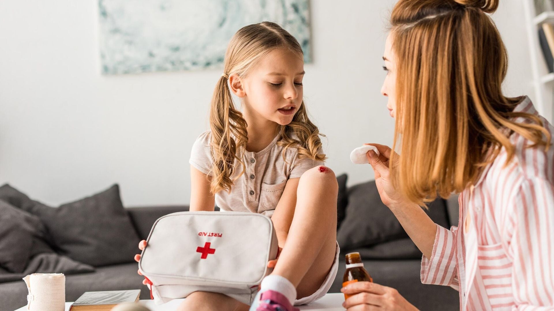 ¿Qué debe tener un botiquín de primeros auxilios para tu hijo?