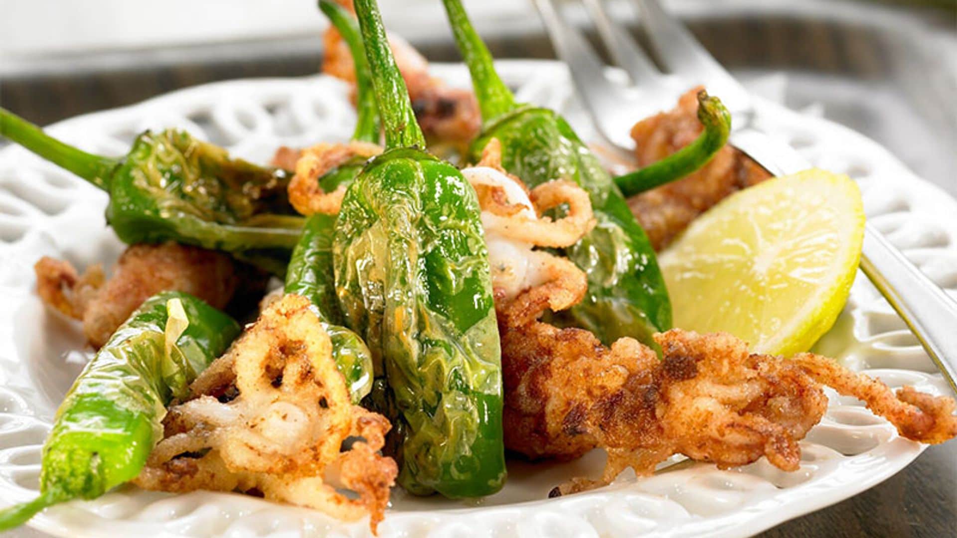 Chipirones con pimientos del Padrón