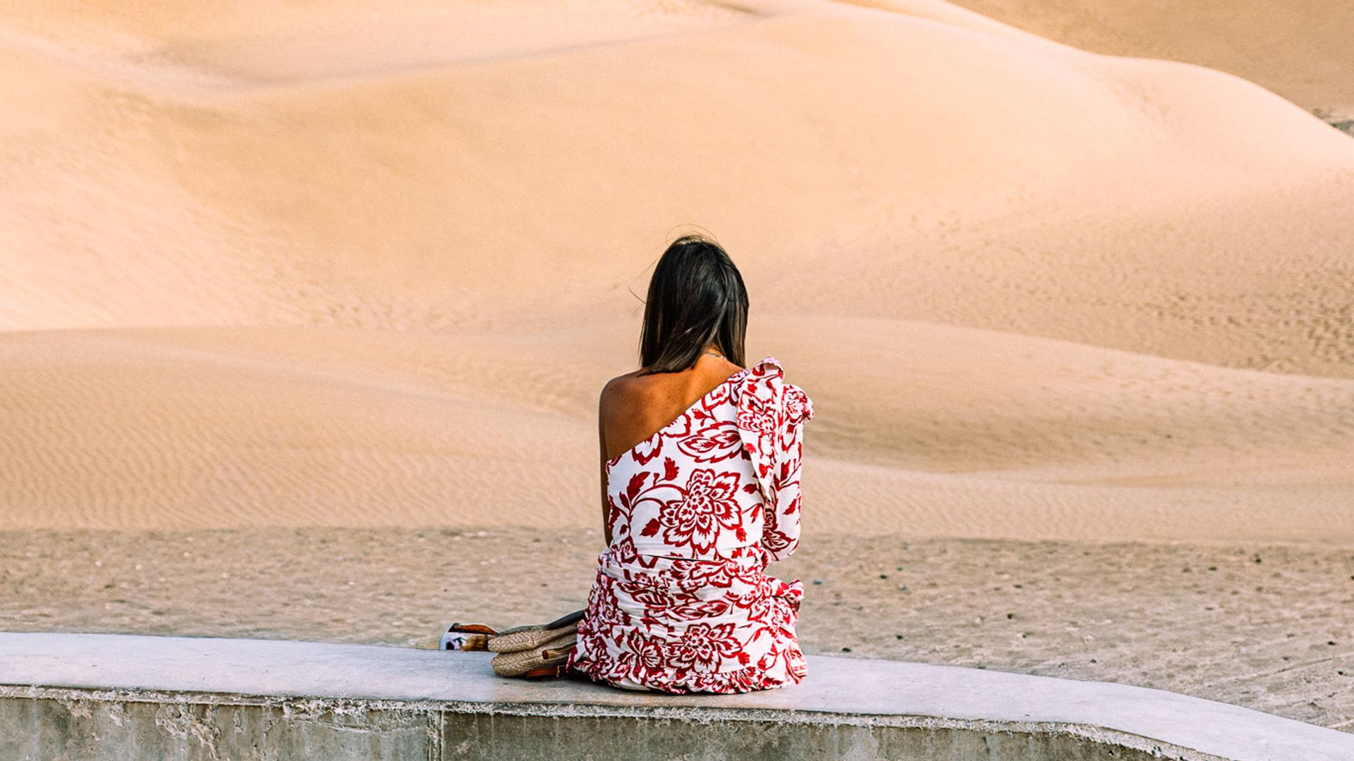 El destino más famoso de Gran Canaria esconde un pequeño Sáhara junto al mar: dunas que caminan, un faro centenario y hoteles que son auténticos museos