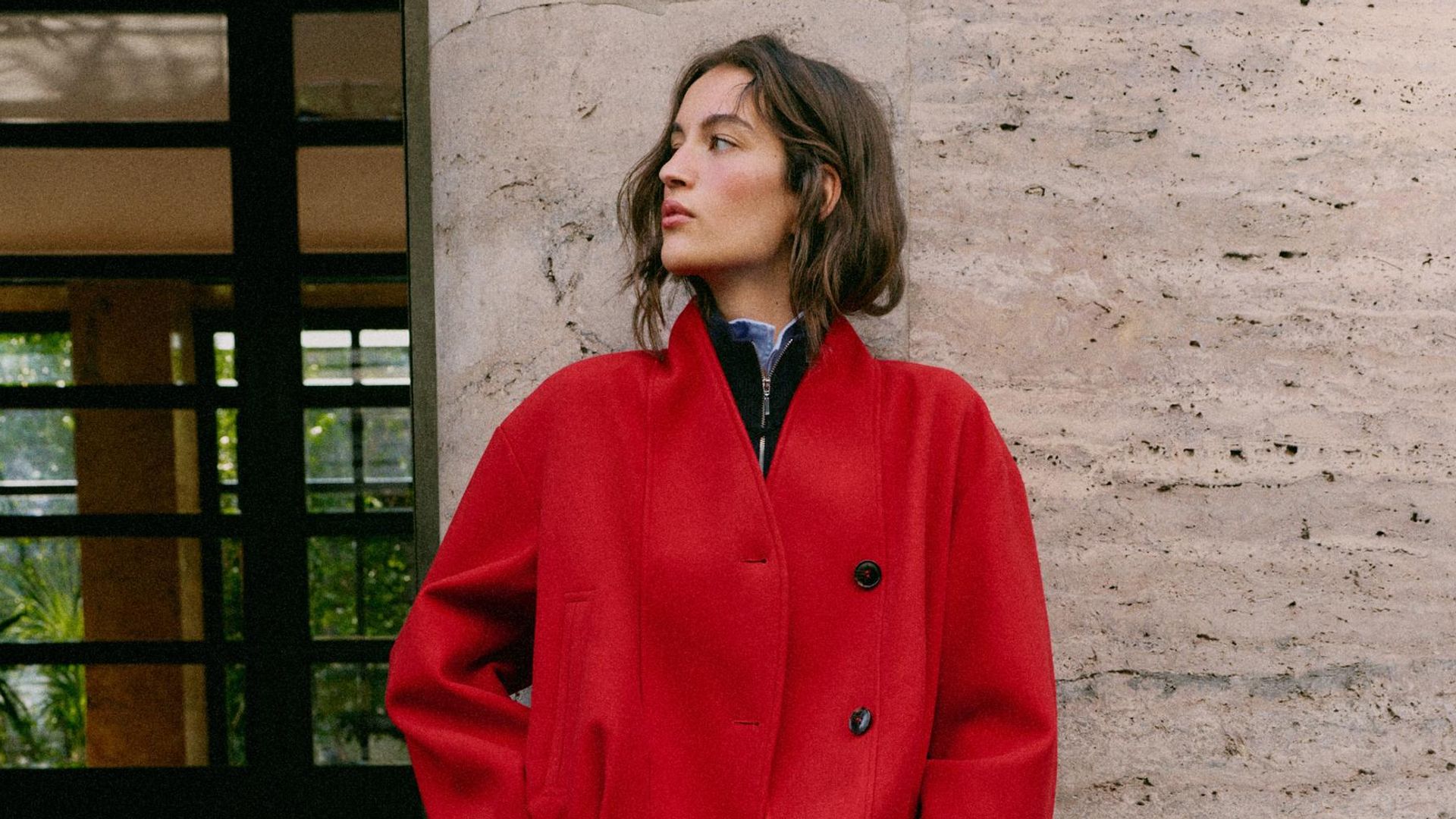 Zara inaugura el otoño y lanza 6 cazadoras bomber para seguir llevando manga corta en octubre y no pasar frío
