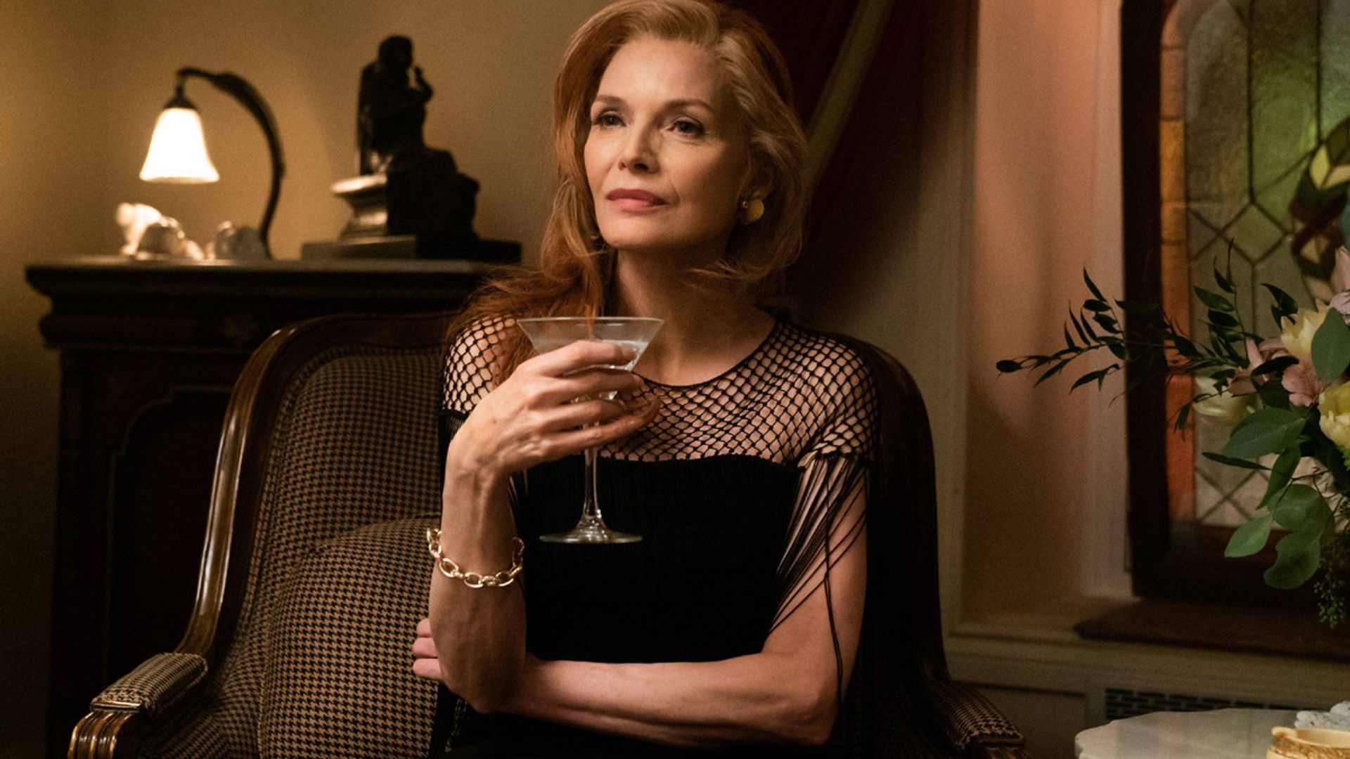 Michelle Pfeiffer también llevó el vestido de flecos y rejilla que tiene doña Letizia