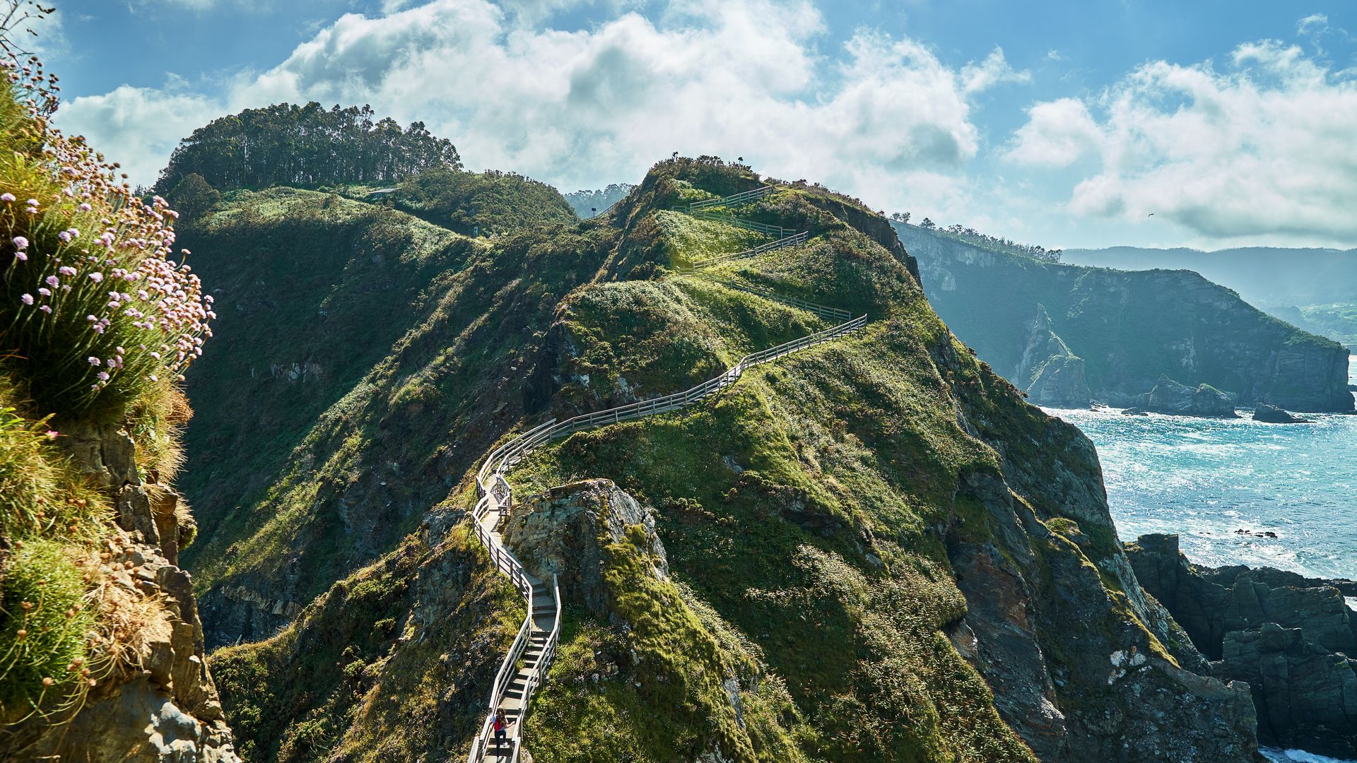 Punta de Fuciño do Porco, un mirador natural sobre la playa de Pereira en el pueblo de O Vicedo, Lugo