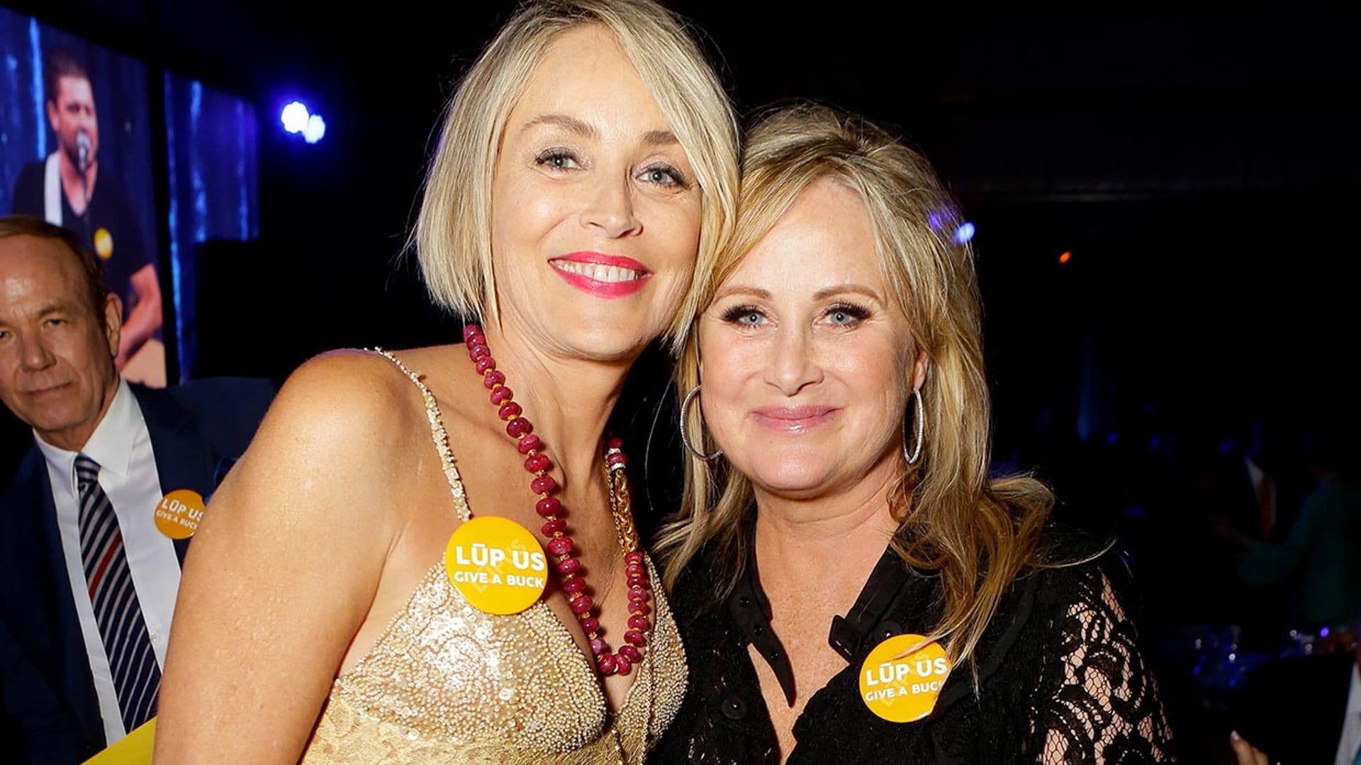 Sharon Stone, muy preocupada por el ingreso de su hermana aquejada de lupus y ahora de Covid-19