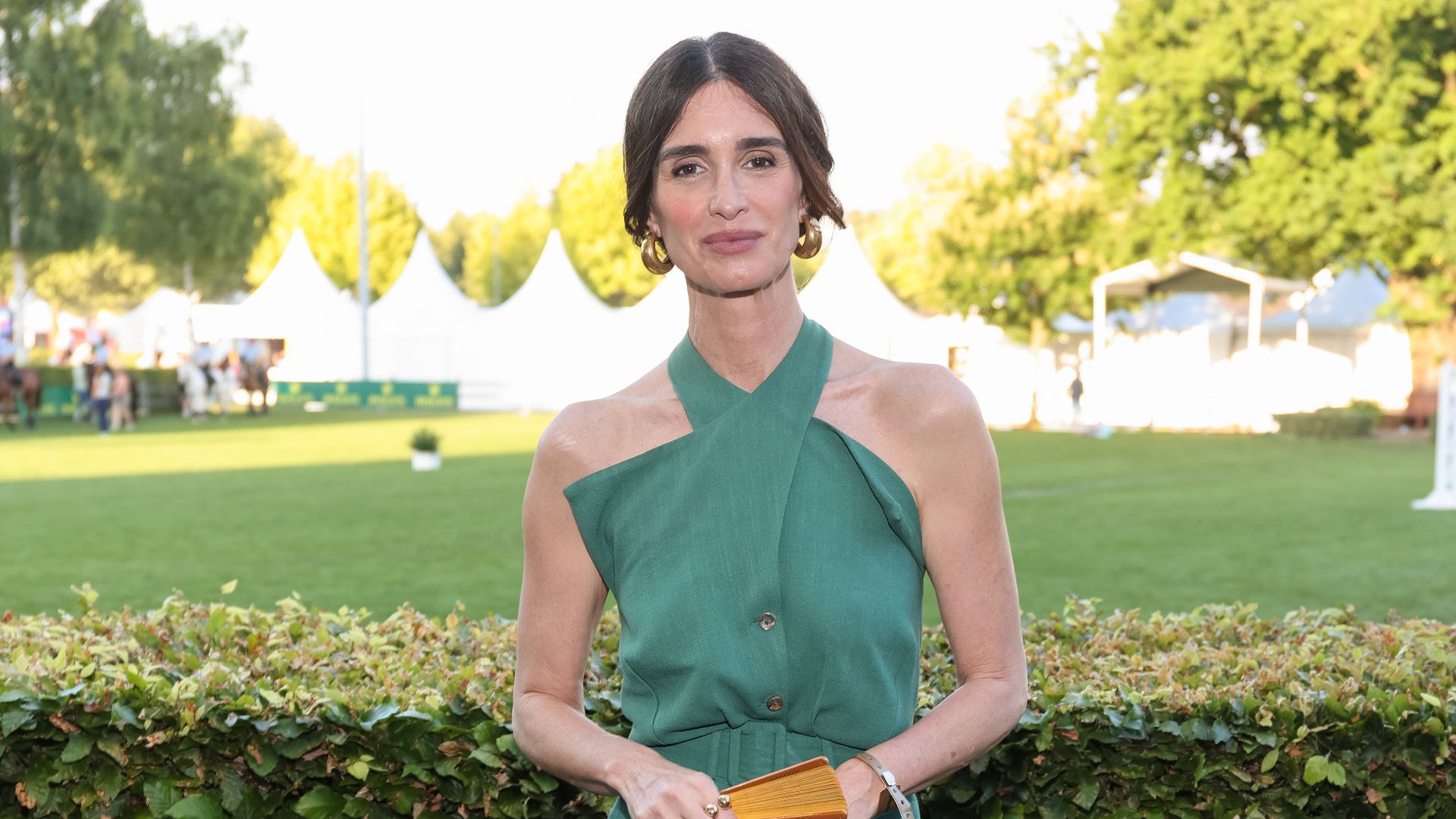 Paz Vega, tras los pasos de Manuela Villena con su vestido de perfecta invitada de Inés Domecq