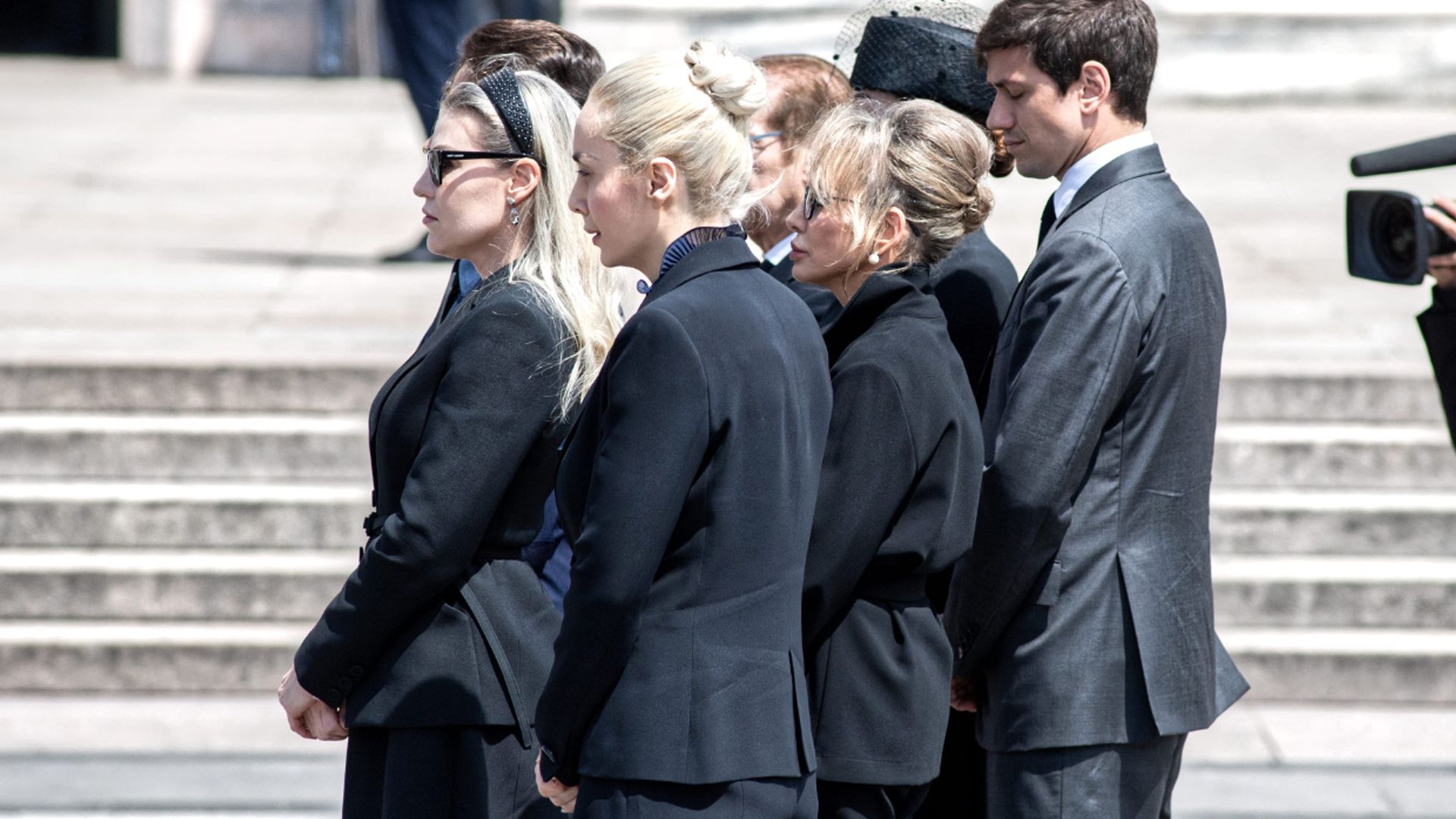 Las lágrimas de Marta Fascina en el funeral de Estado de Silvio Berlusconi en Milán, al que han asistido sus hijos