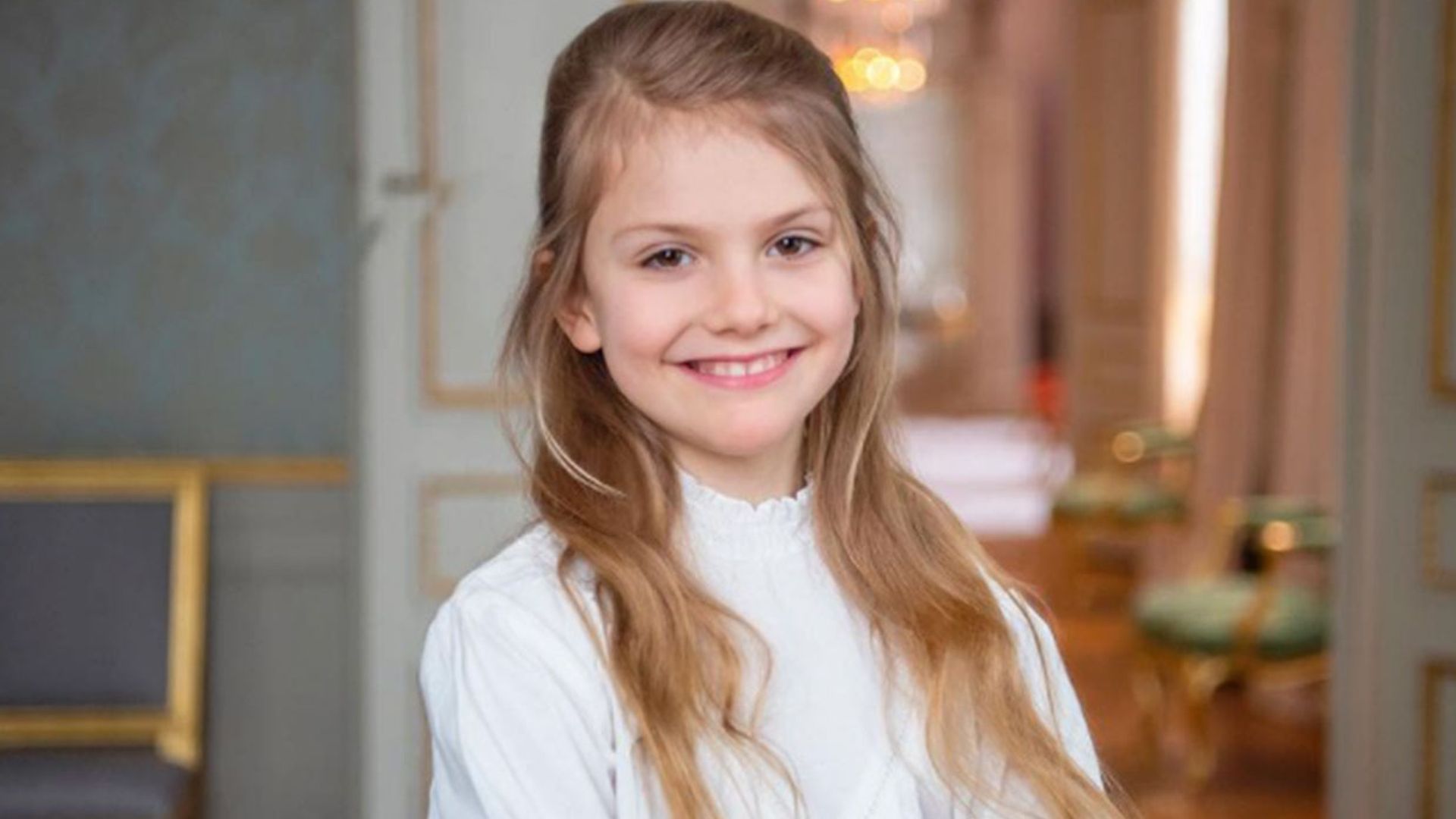 En casa, con su hermano y su mascota: las fotos de Estelle de Suecia en su noveno cumpleaños