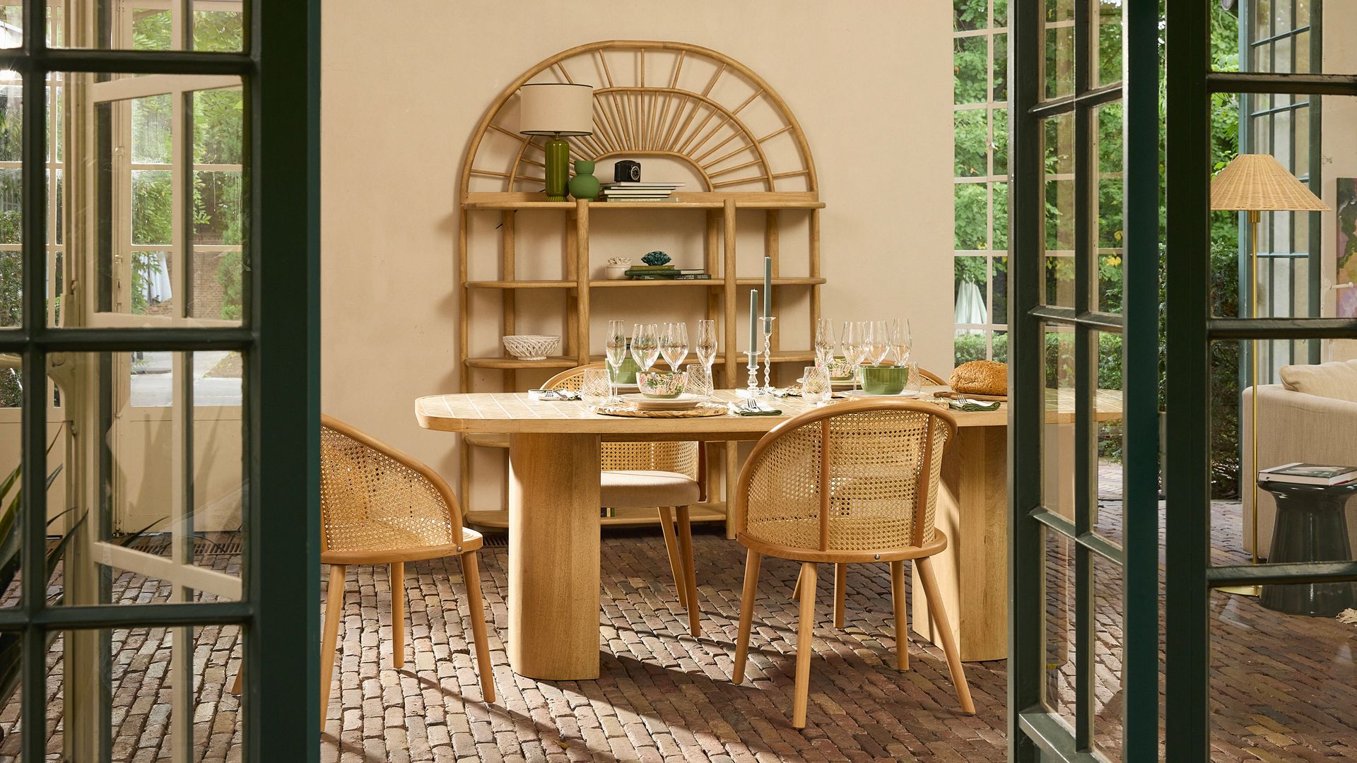 Salón comedor decorado con muebles y piezas de Maisons du Monde 2026