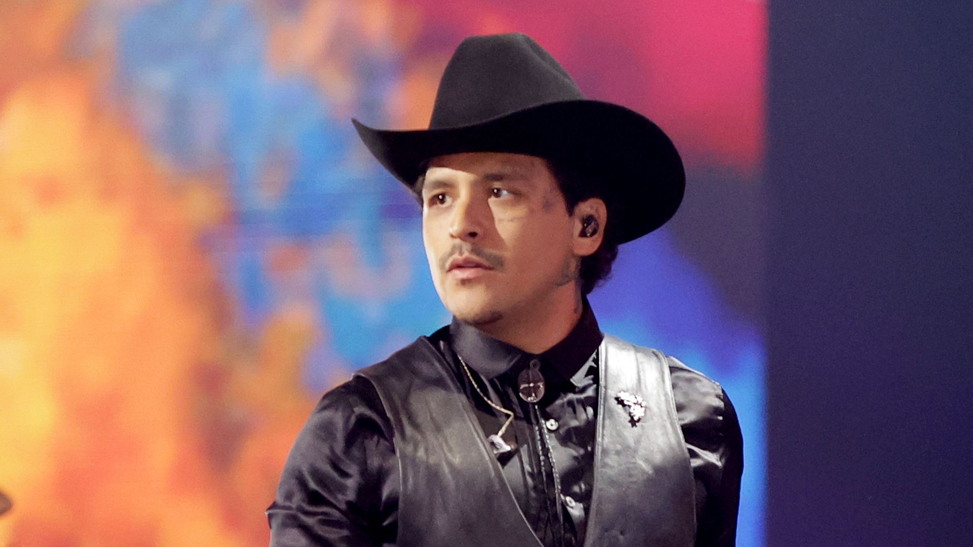 Christian Nodal enfrentaría un obstáculo legal para registrar el nombre 'El Forajido'