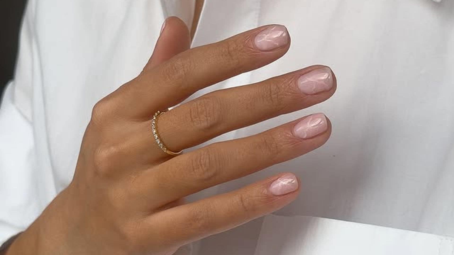 Manicuras antiedad: 12 colores ideales que hacen ver tus manos más jóvenes al instante