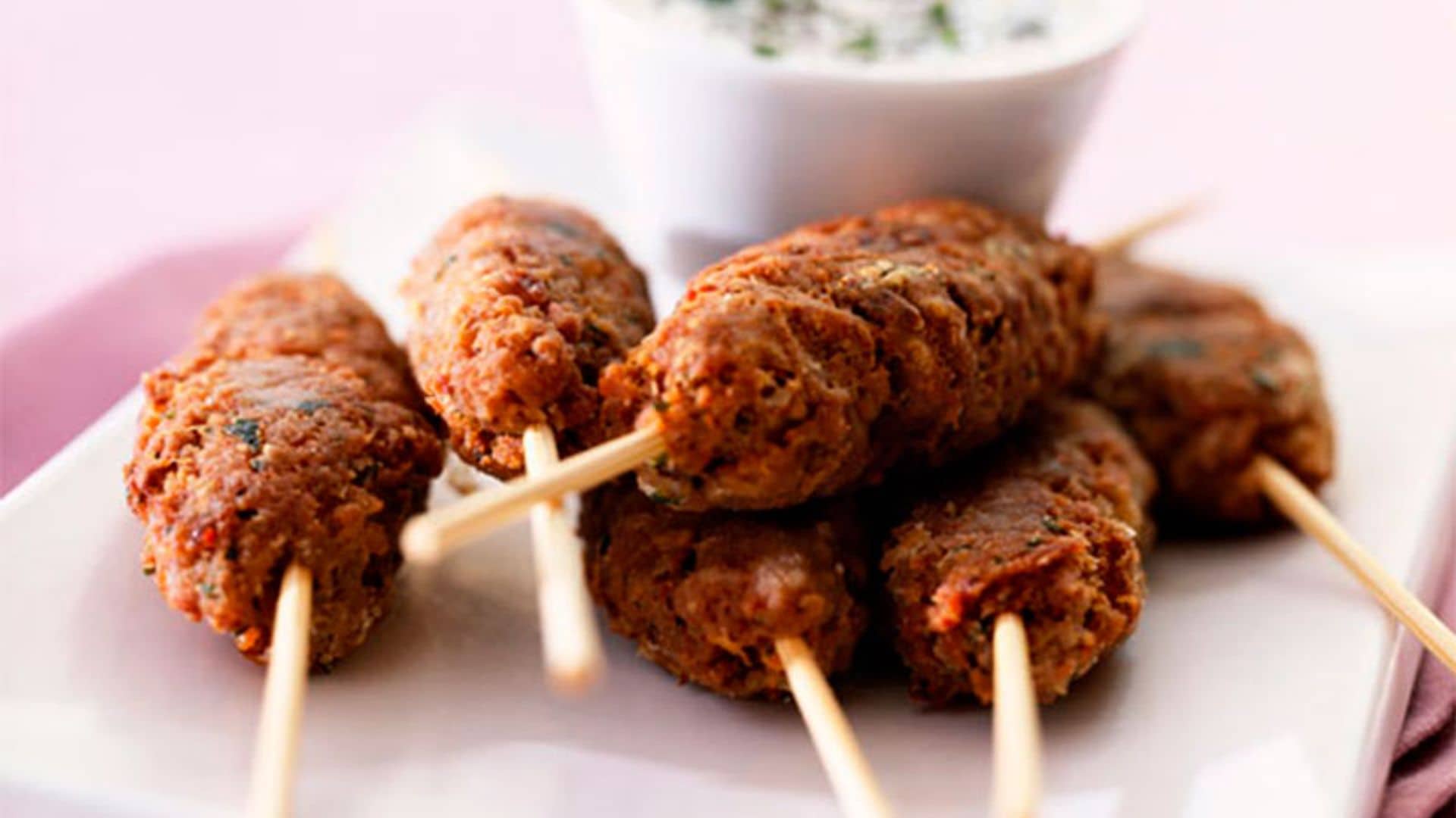 'Kefta kebab' de ternera con salsa de yogur