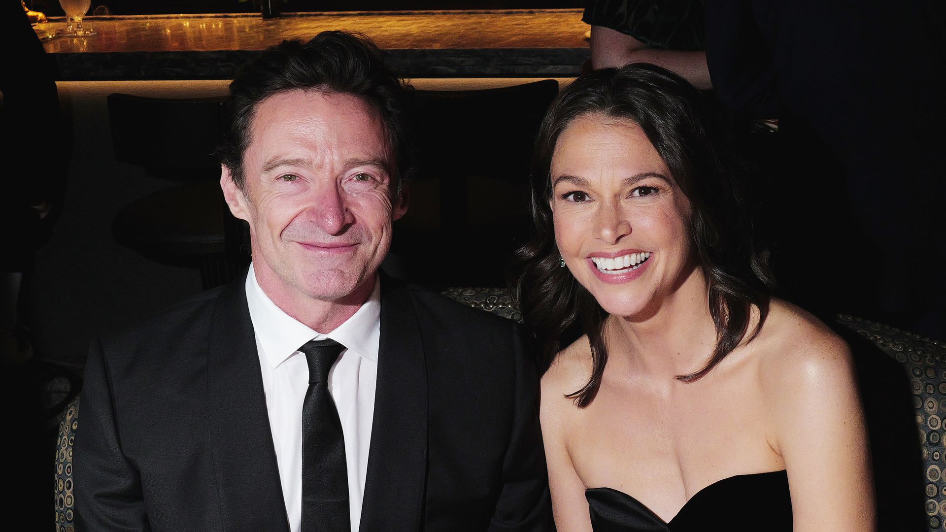 La boda de Hugh Jackman y Sutton Foster tendrá que esperar: los hijos del actor no le apoyan