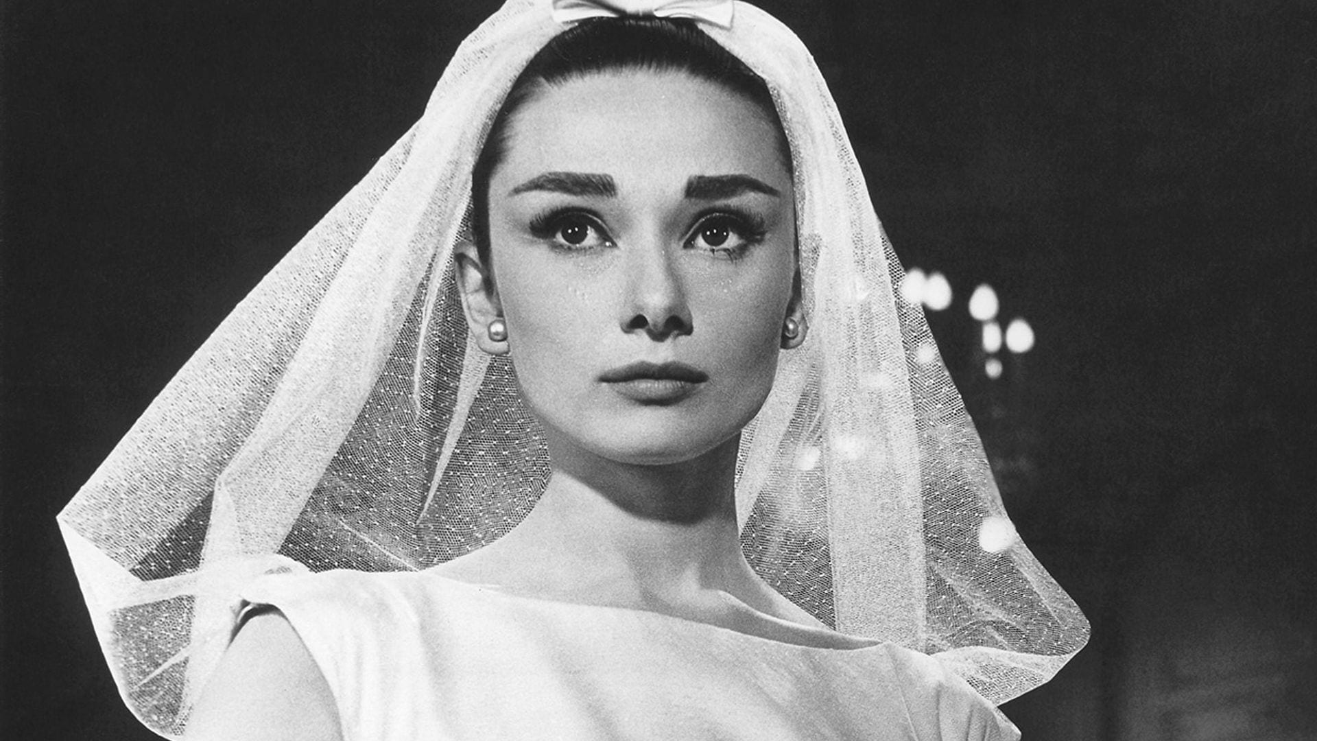 Se casó 2 veces, pero se vistió de novia 5: repasamos los looks nupciales de Audrey Hepburn