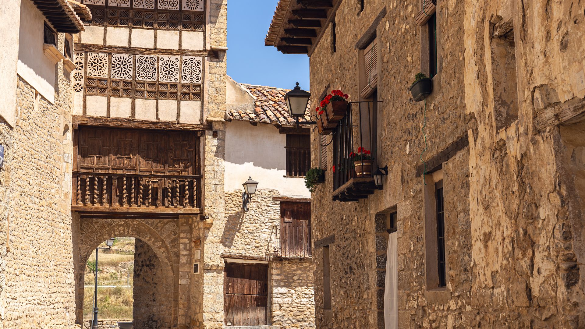 El pueblo amurallado de Teruel al que un papa excomulgó y hoy es uno de los conjuntos históricos mejor conservados de España