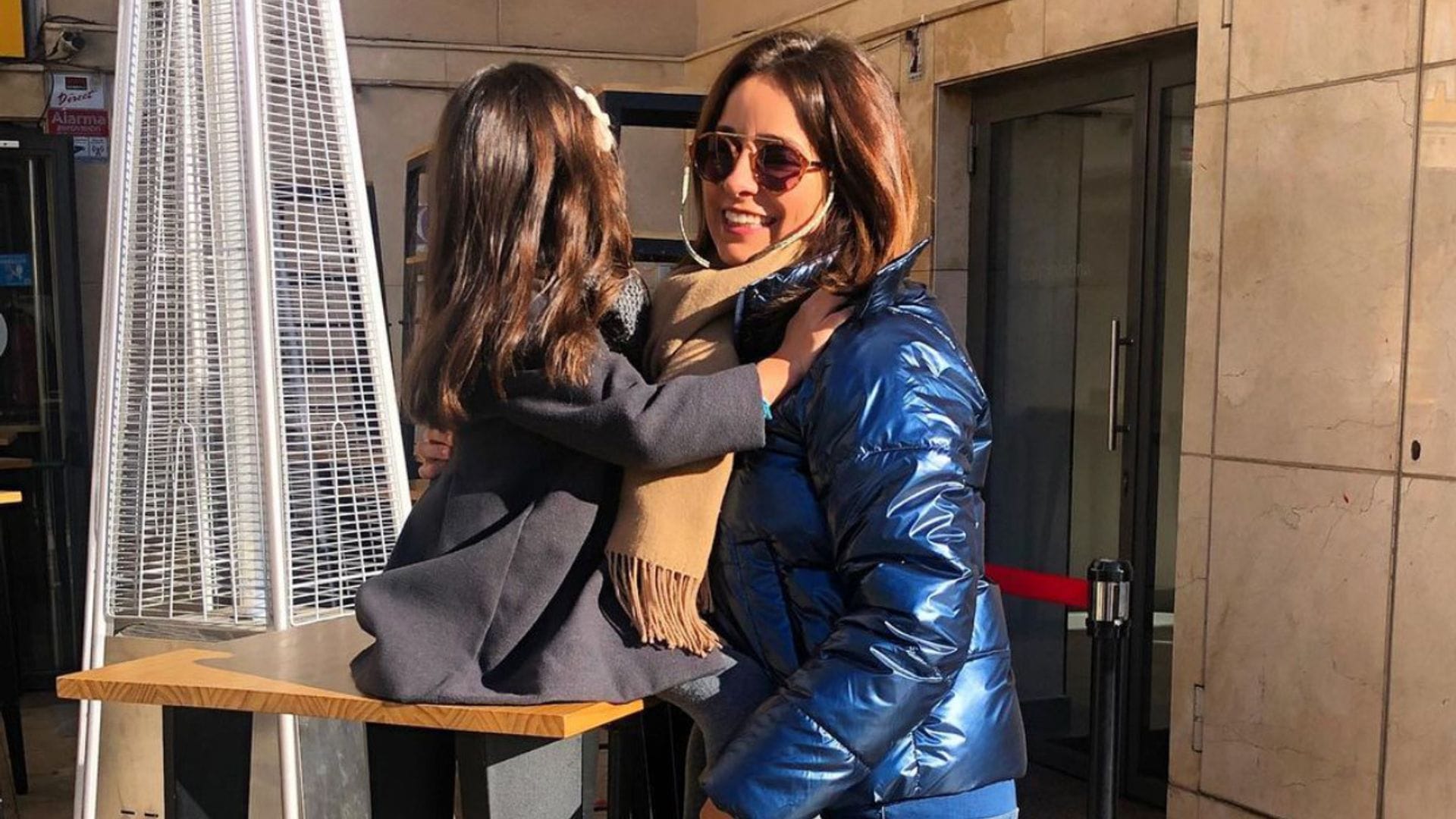 Carmen Alcayde disfruta con su hija, de 8 años, de las Fallas tras su separación